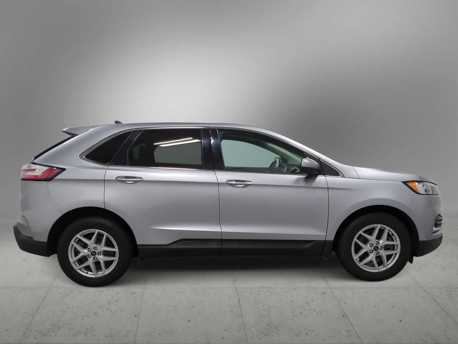 Thumbnail: 2022 Ford Edge - 9