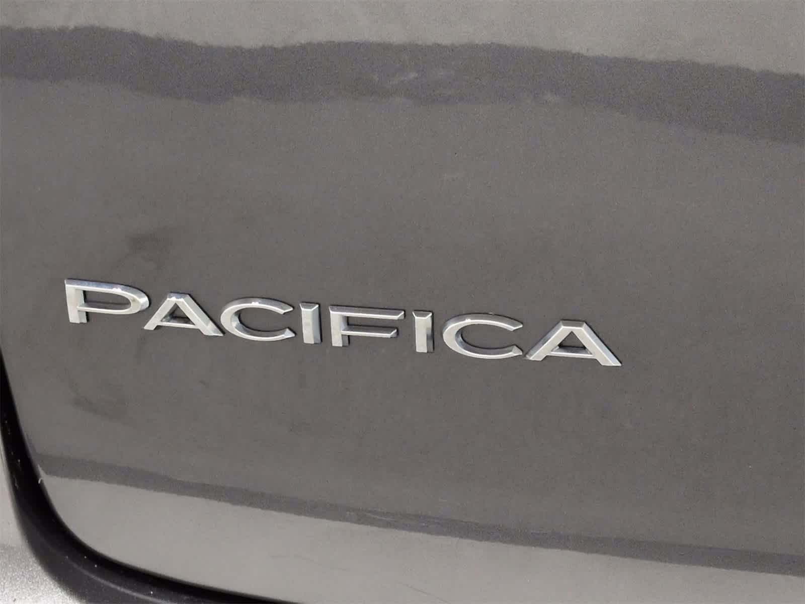 Thumbnail: 2018 Chrysler Pacifica - 12