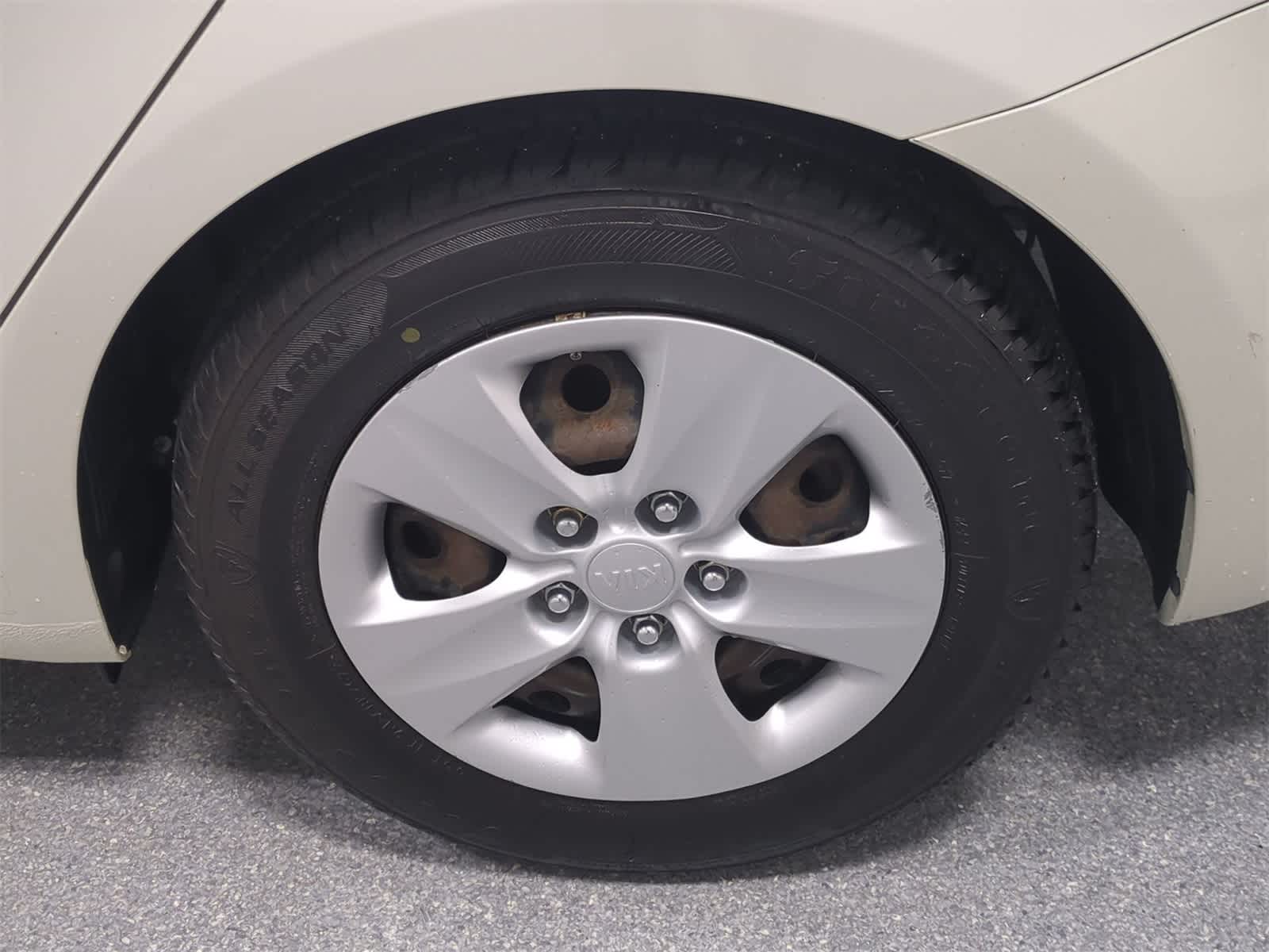 Thumbnail: 2015 Kia Forte - 14