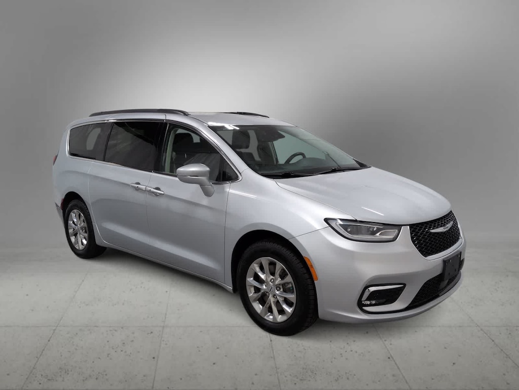 Used 2022 Chrysler Pacifica Touring L Van Passenger Van