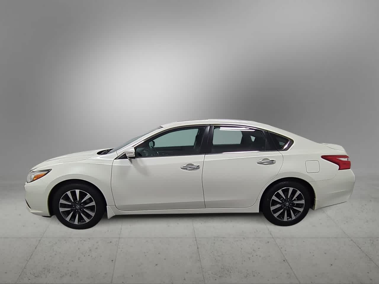Thumbnail: 2016 Nissan Altima - 5