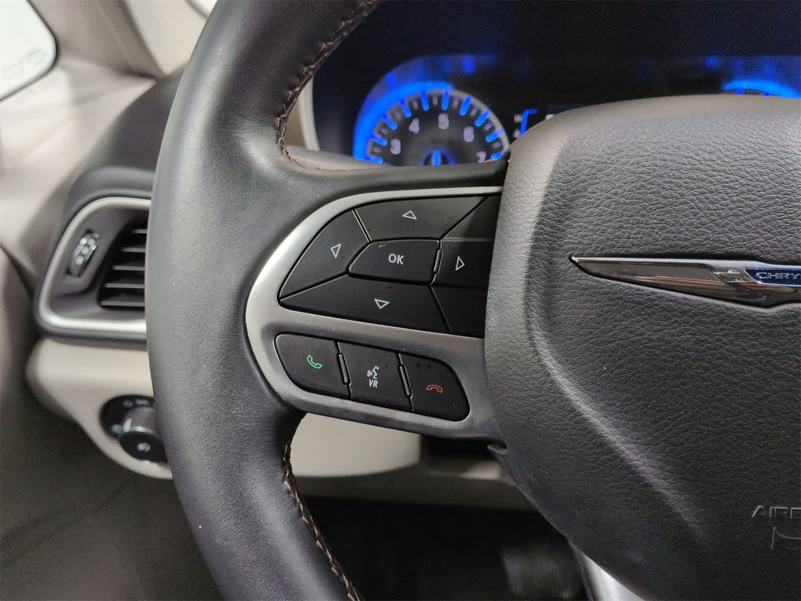 Thumbnail: 2018 Chrysler Pacifica - 24