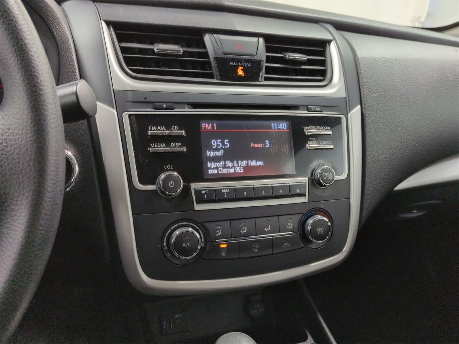 Thumbnail: 2017 Nissan Altima - 28