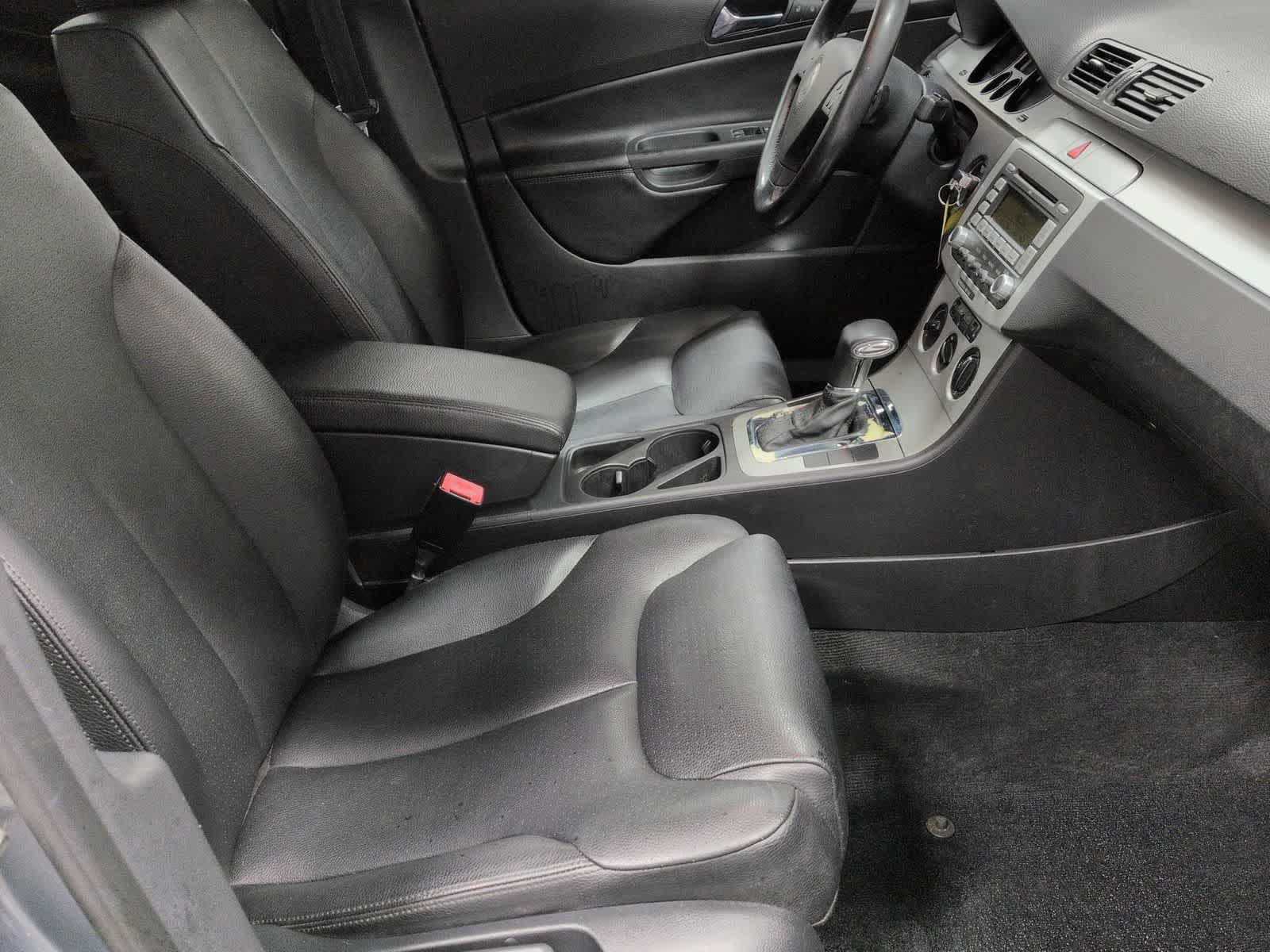 Thumbnail: 2008 Volkswagen Passat - 23