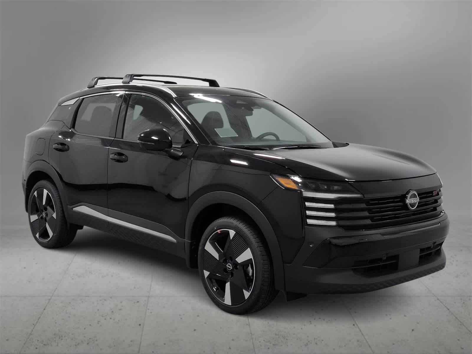 2025 Nissan Kicks SR photo 2