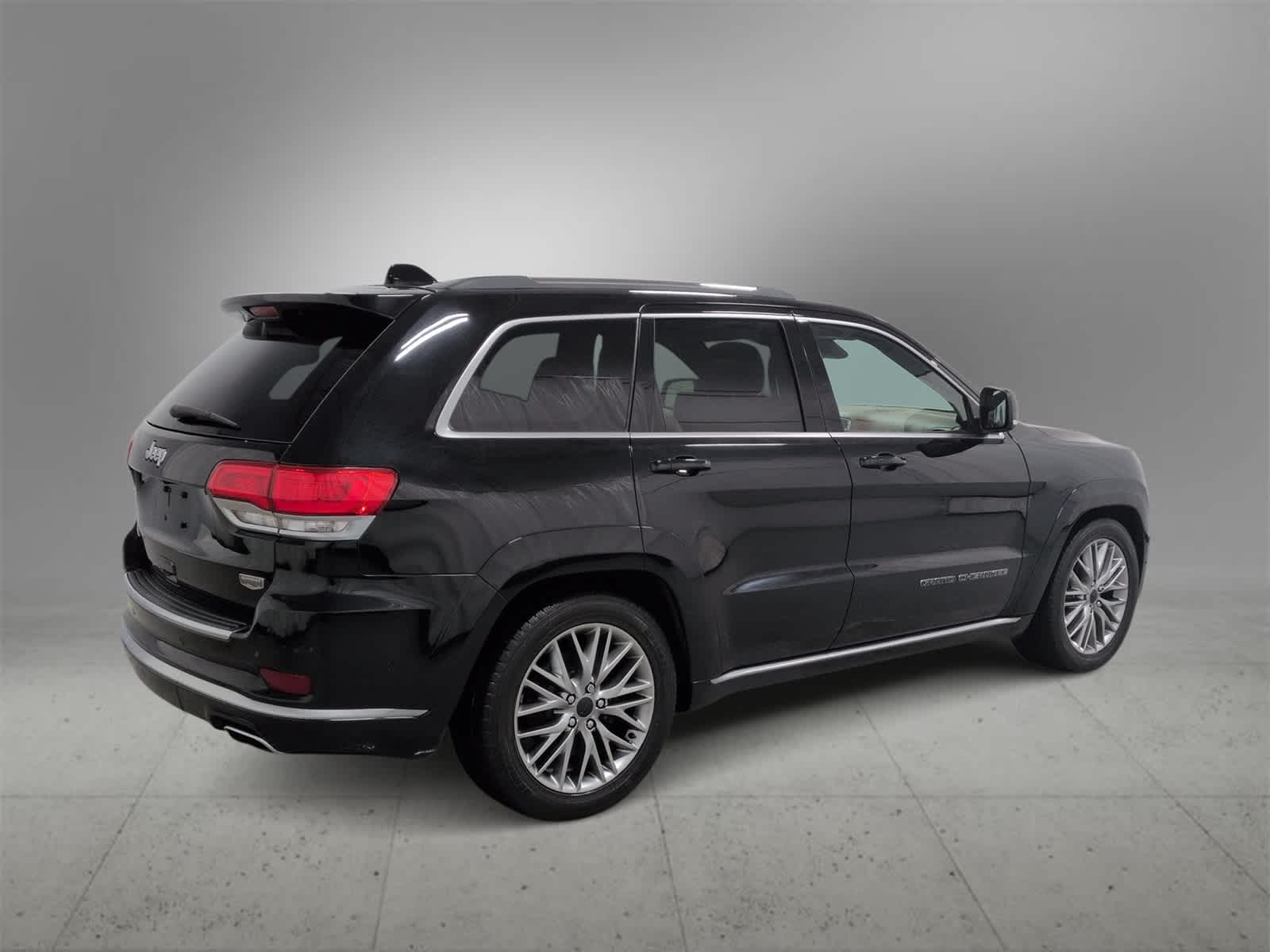 Thumbnail: 2017 Jeep Grand Cherokee - 8