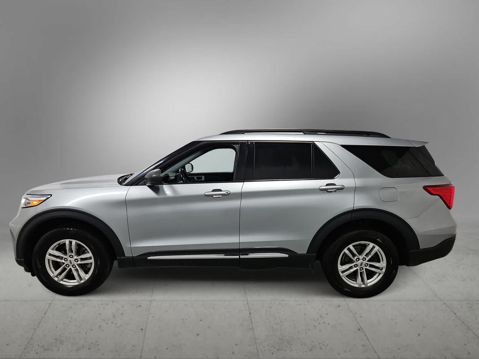 Thumbnail: 2022 Ford Explorer - 5