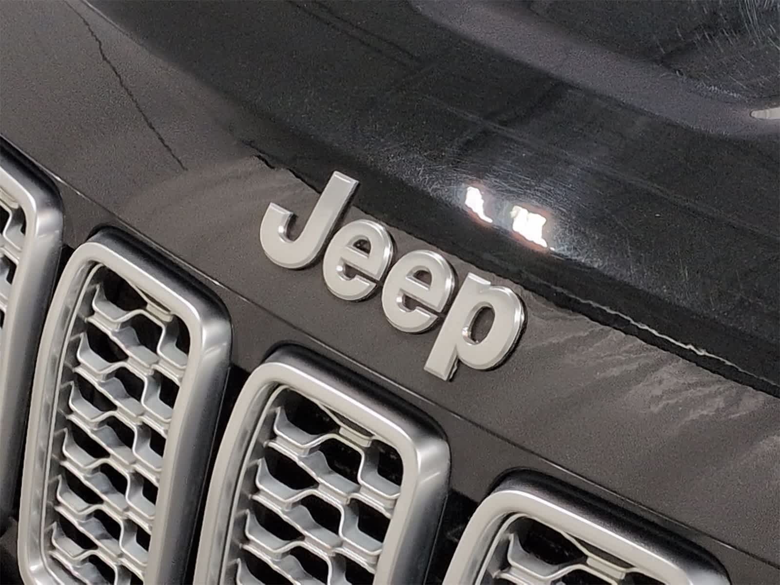 Thumbnail: 2017 Jeep Grand Cherokee - 12