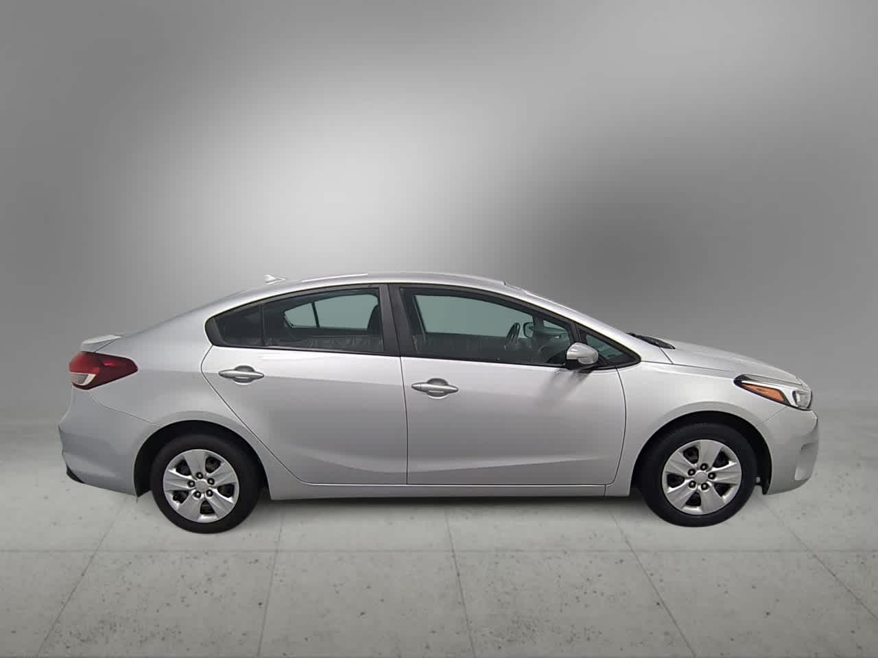 Thumbnail: 2018 Kia Forte - 9