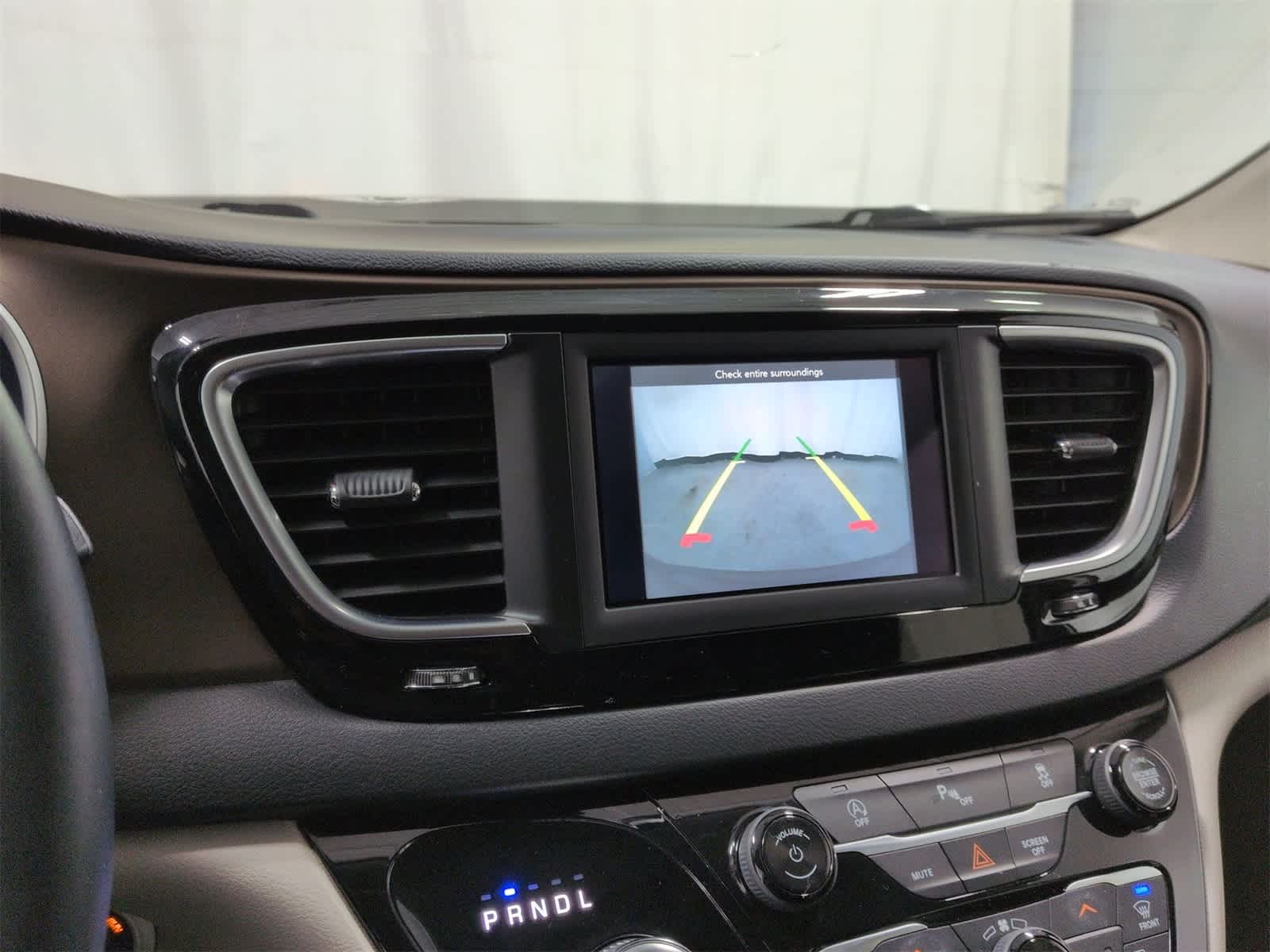 Thumbnail: 2018 Chrysler Pacifica - 29