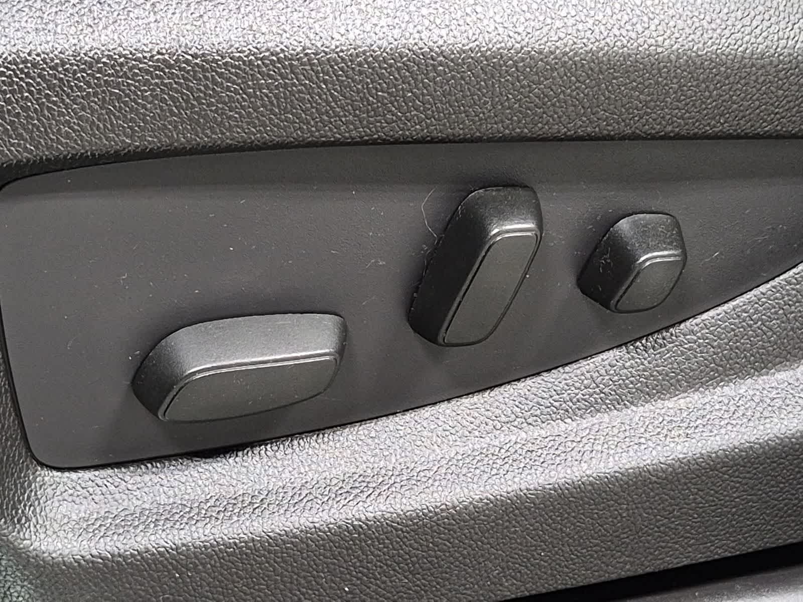 Thumbnail: 2016 Chevrolet Suburban - 17
