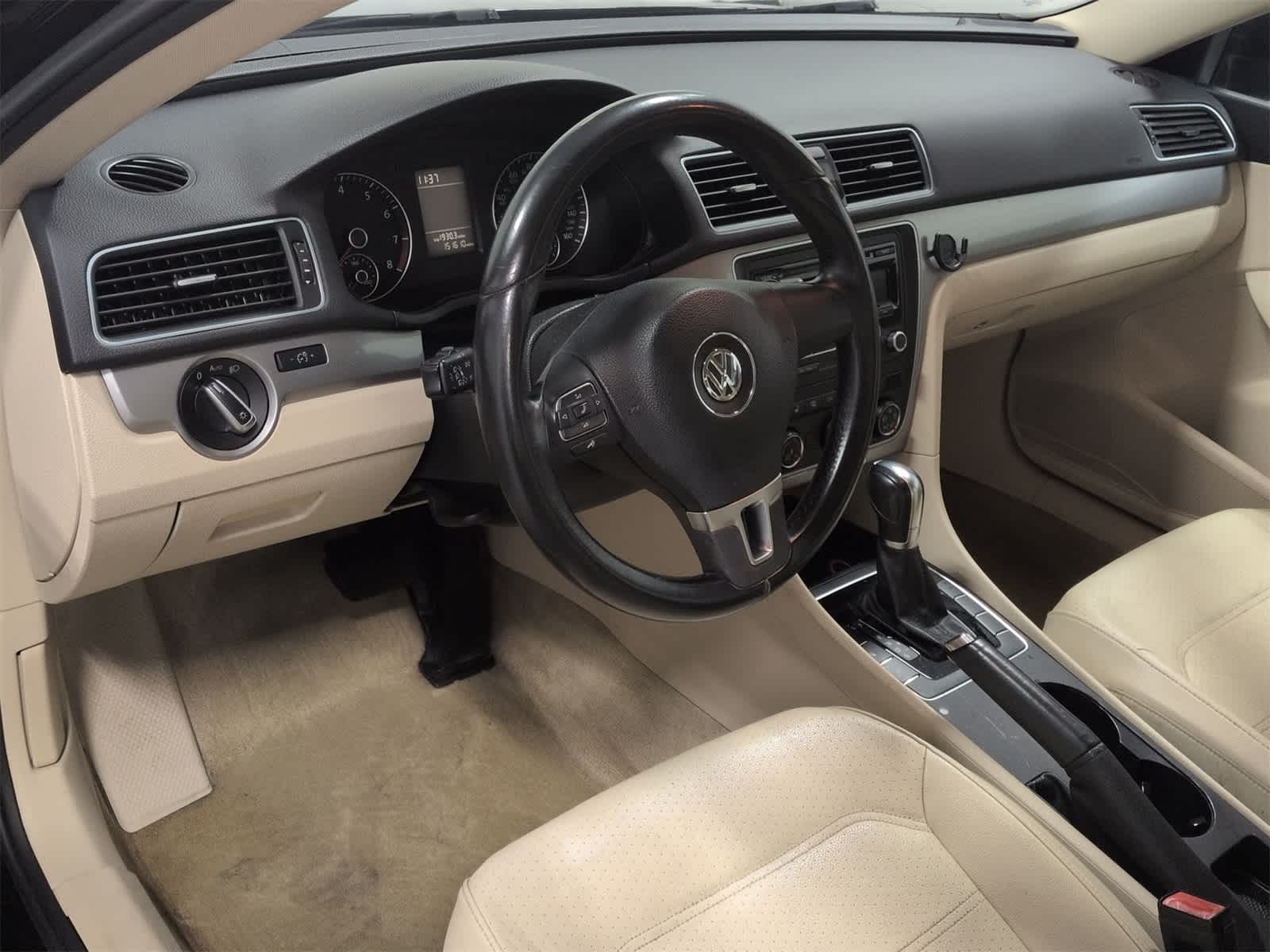 Used 2014 Volkswagen Passat S with VIN 1VWAH7A3XEC019026 for sale in Farmington, MI