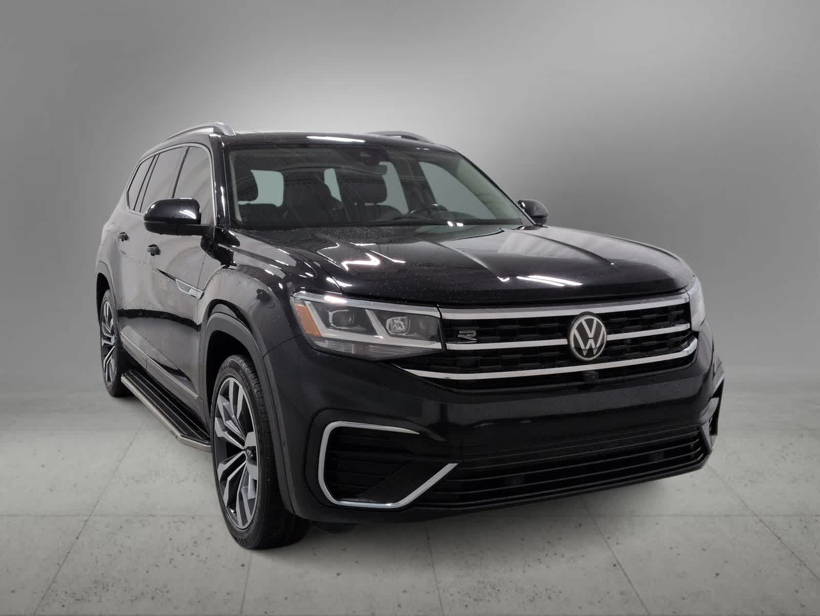Used 2021 Volkswagen Atlas SEL Premium R-Line with VIN 1V2FR2CA4MC598046 for sale in Farmington, MI