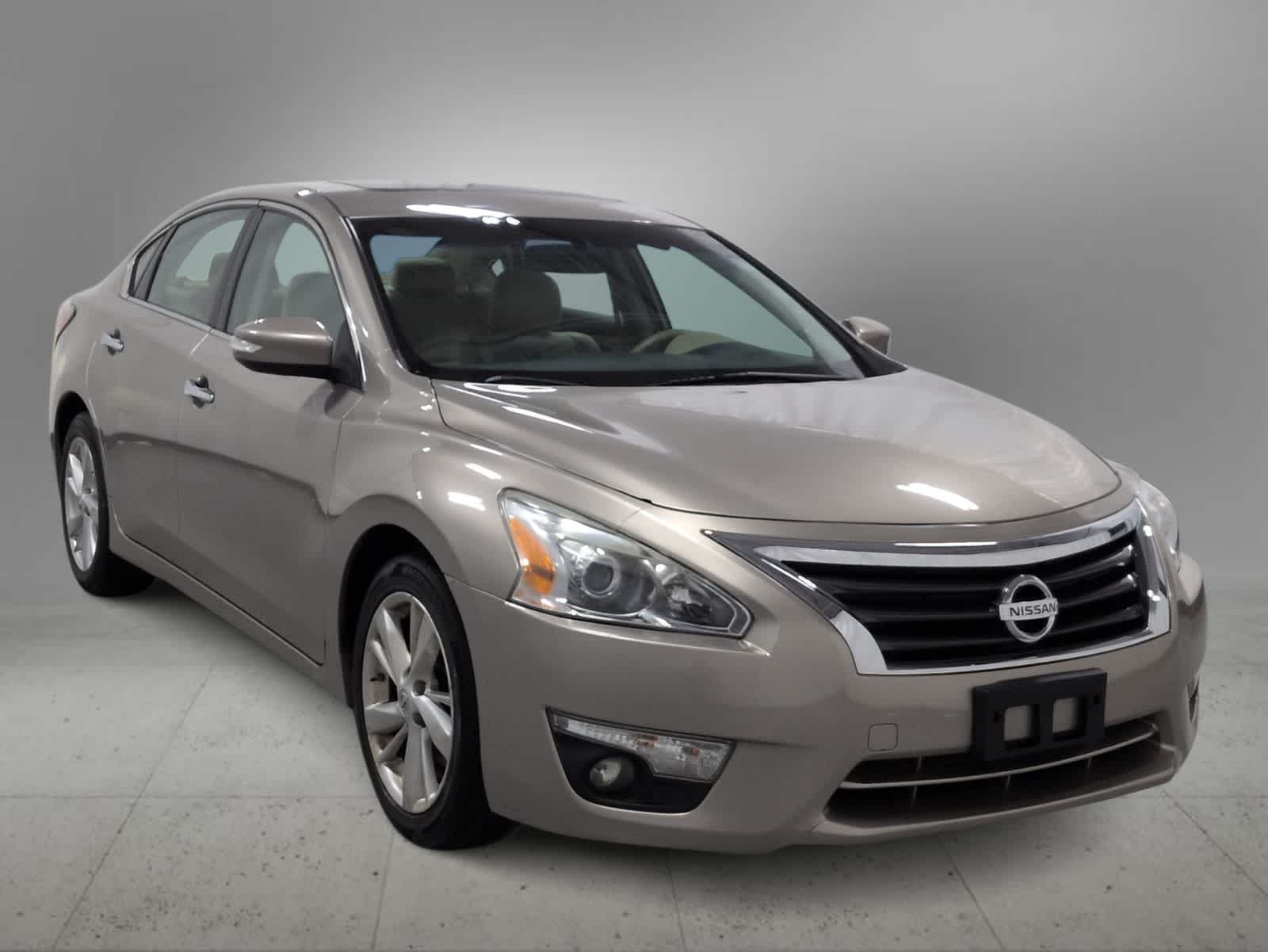 Used 2014 Nissan Altima SL with VIN 1N4AL3AP2EC186919 for sale in Farmington, MI