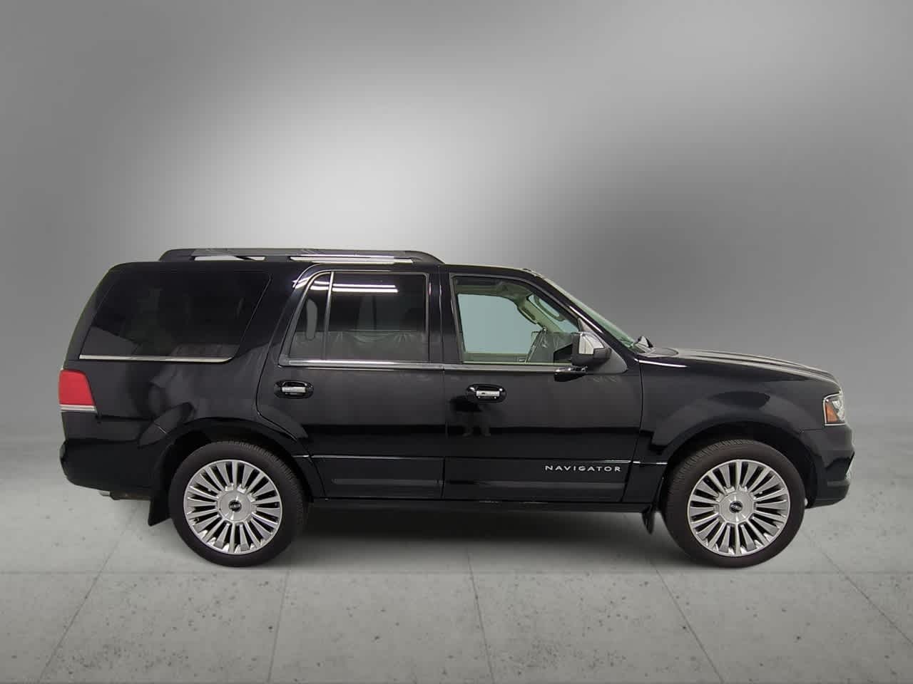 Thumbnail: 2017 Lincoln Navigator - 9
