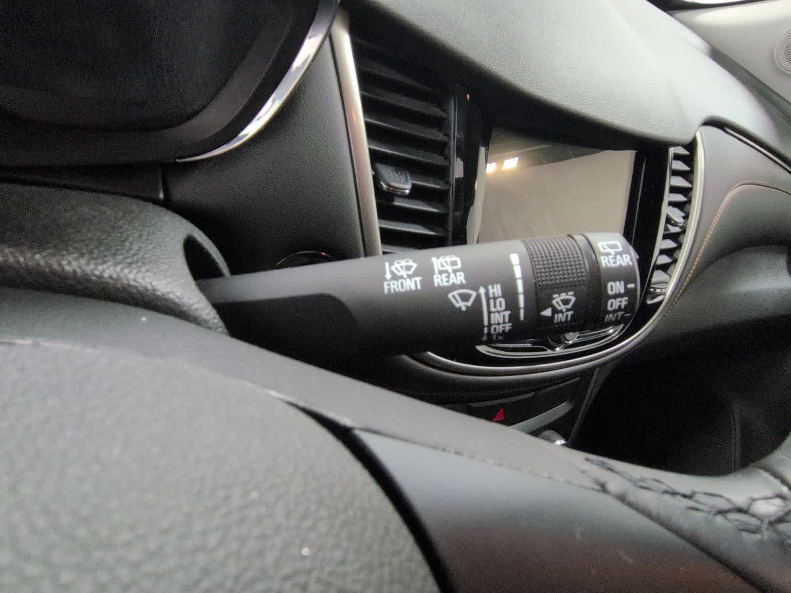 Thumbnail: 2019 Chevrolet Trax - 32