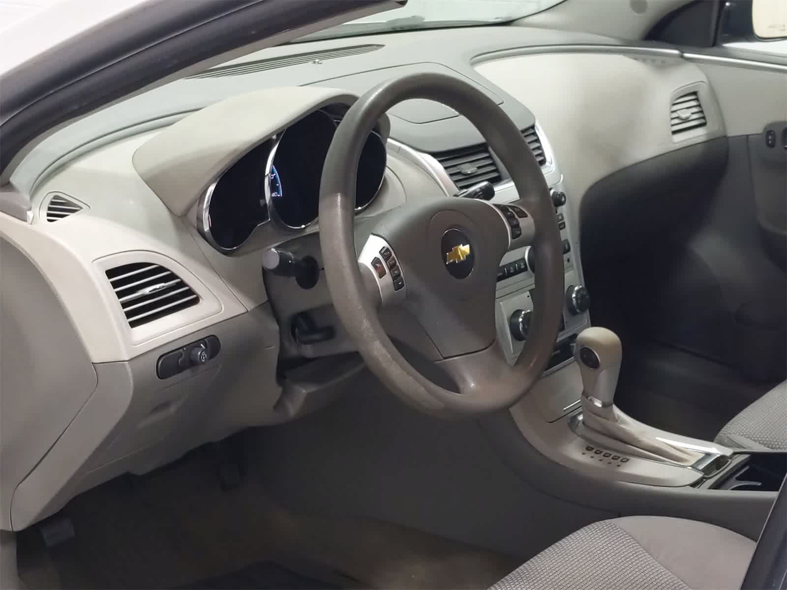 Thumbnail: 2011 Chevrolet Malibu - 10