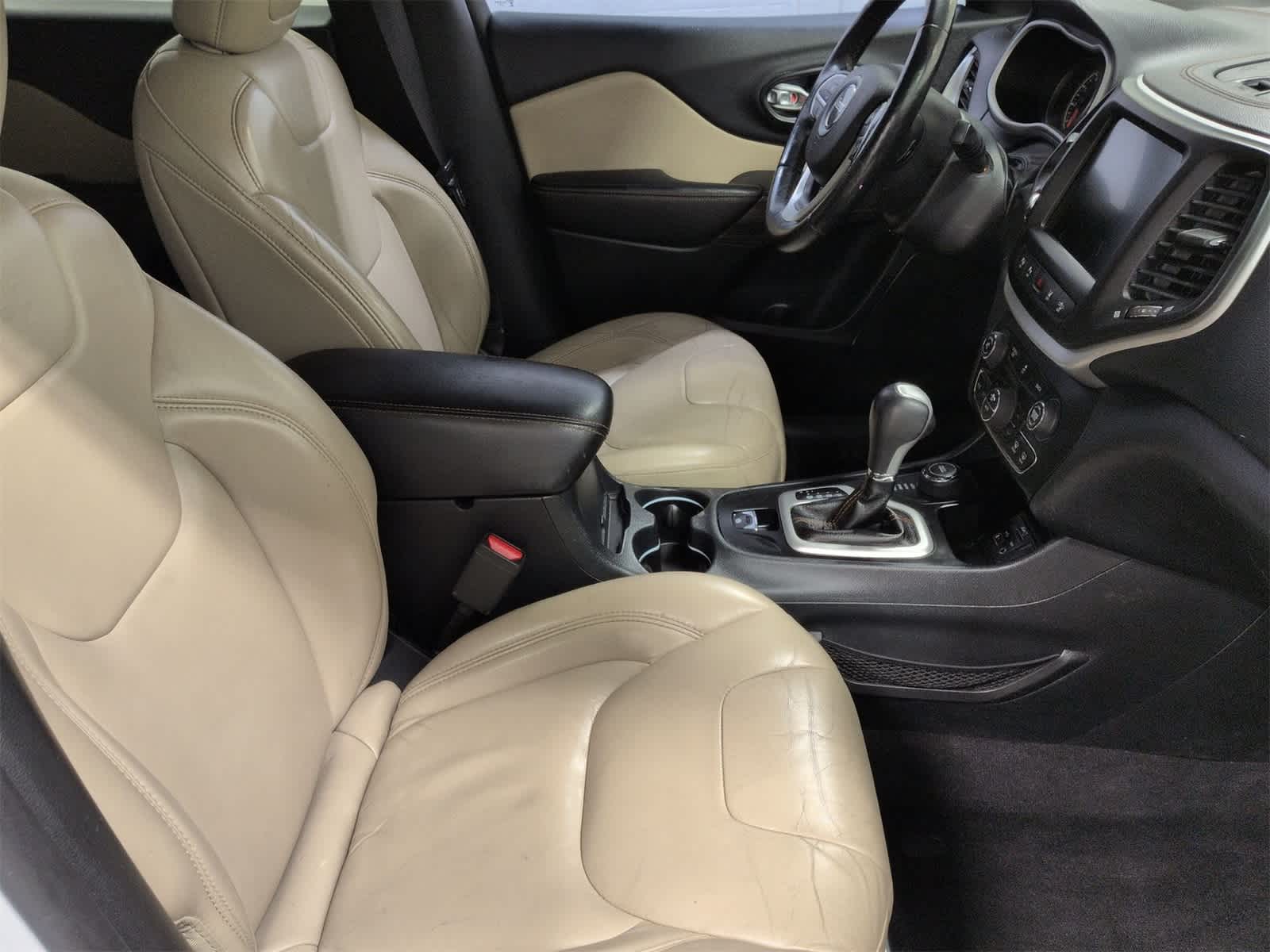 Thumbnail: 2016 Jeep Cherokee - 22