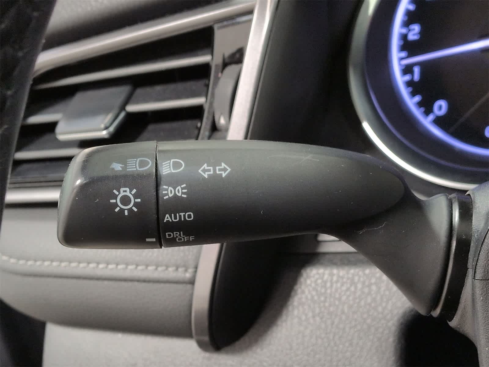 Thumbnail: 2019 Toyota Camry - 27