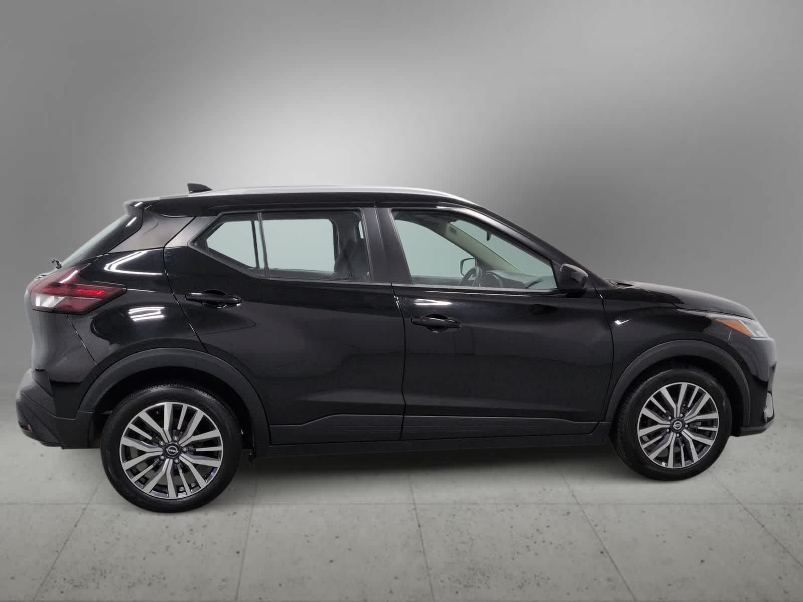 Thumbnail: 2023 Nissan Kicks - 9