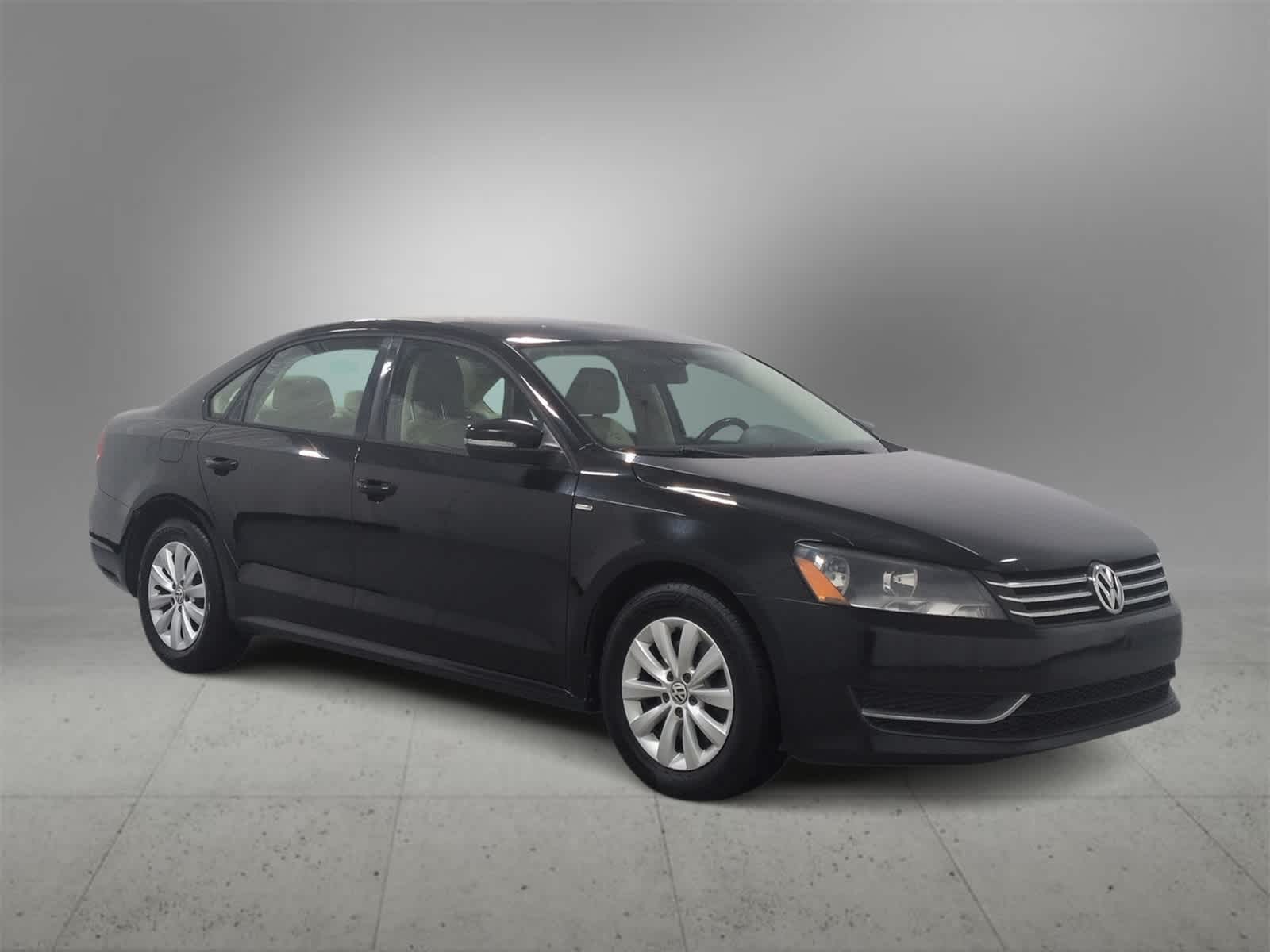 Used 2014 Volkswagen Passat S with VIN 1VWAH7A3XEC019026 for sale in Farmington, MI