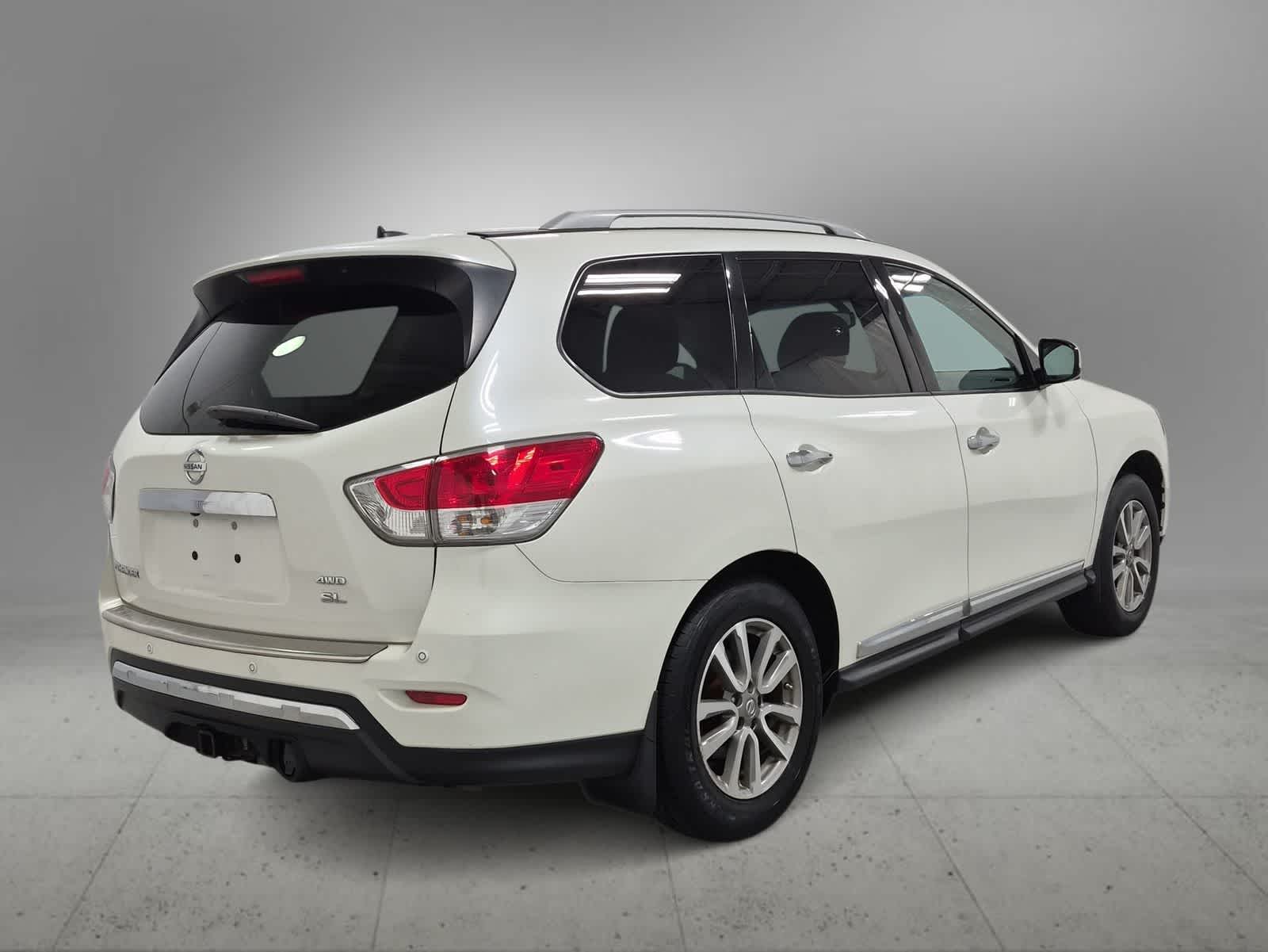 Thumbnail: 2015 Nissan Pathfinder - 8