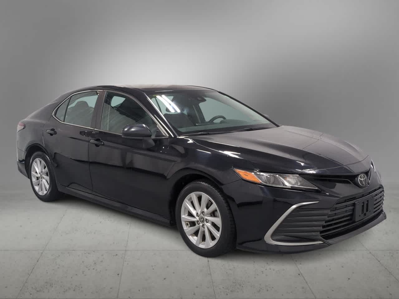 2021 Toyota Camry LE photo 2