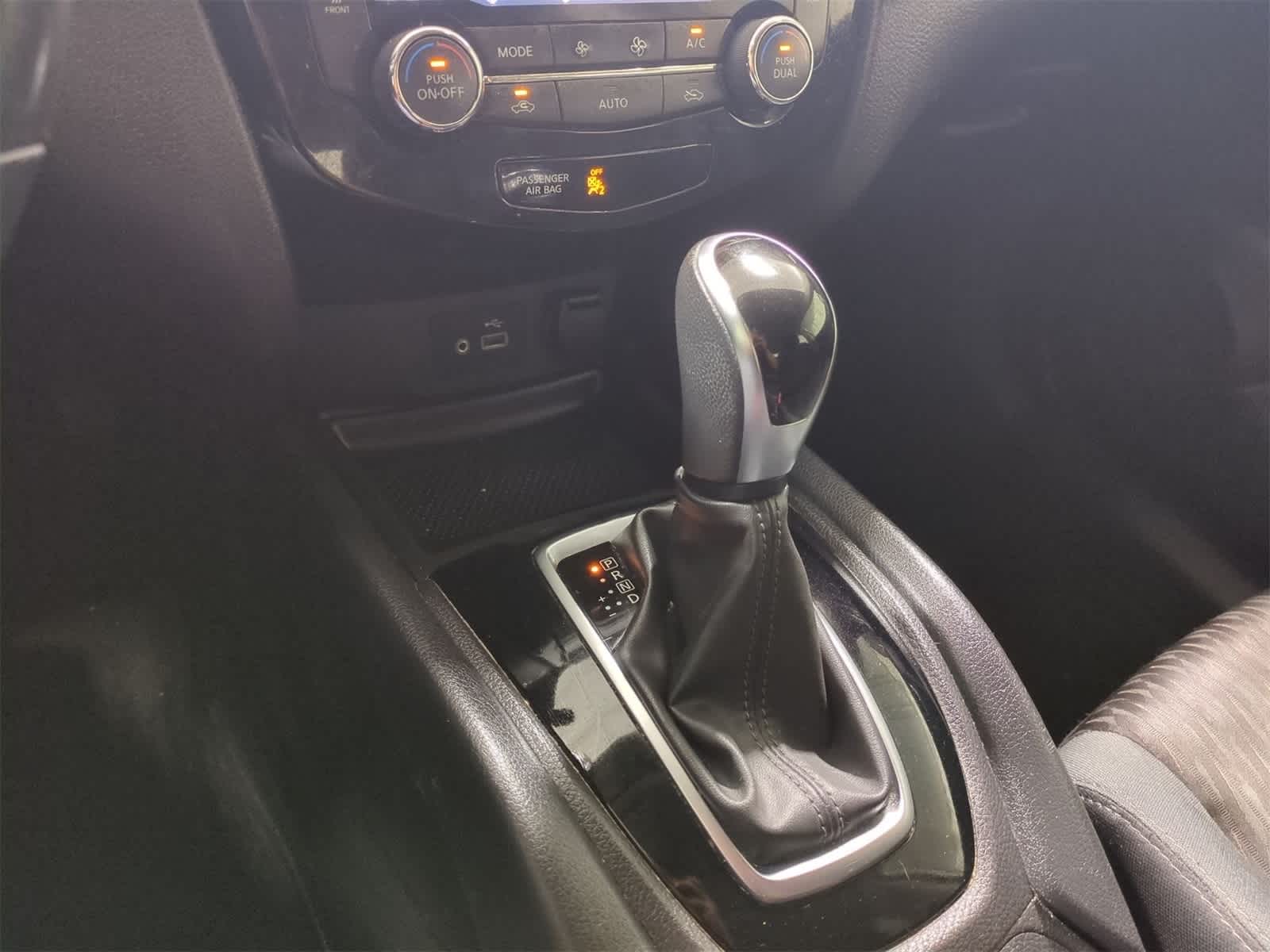 Thumbnail: 2018 Nissan Rogue - 32