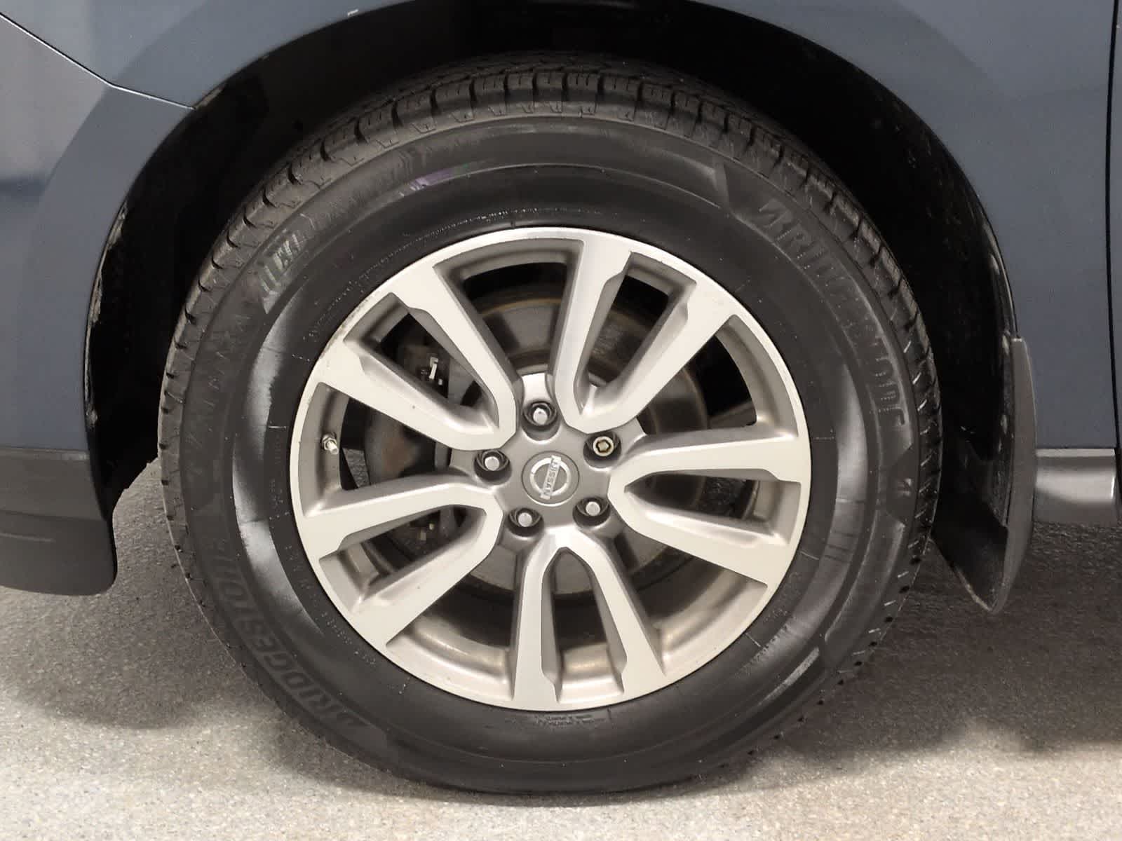 Thumbnail: 2014 Nissan Pathfinder - 14