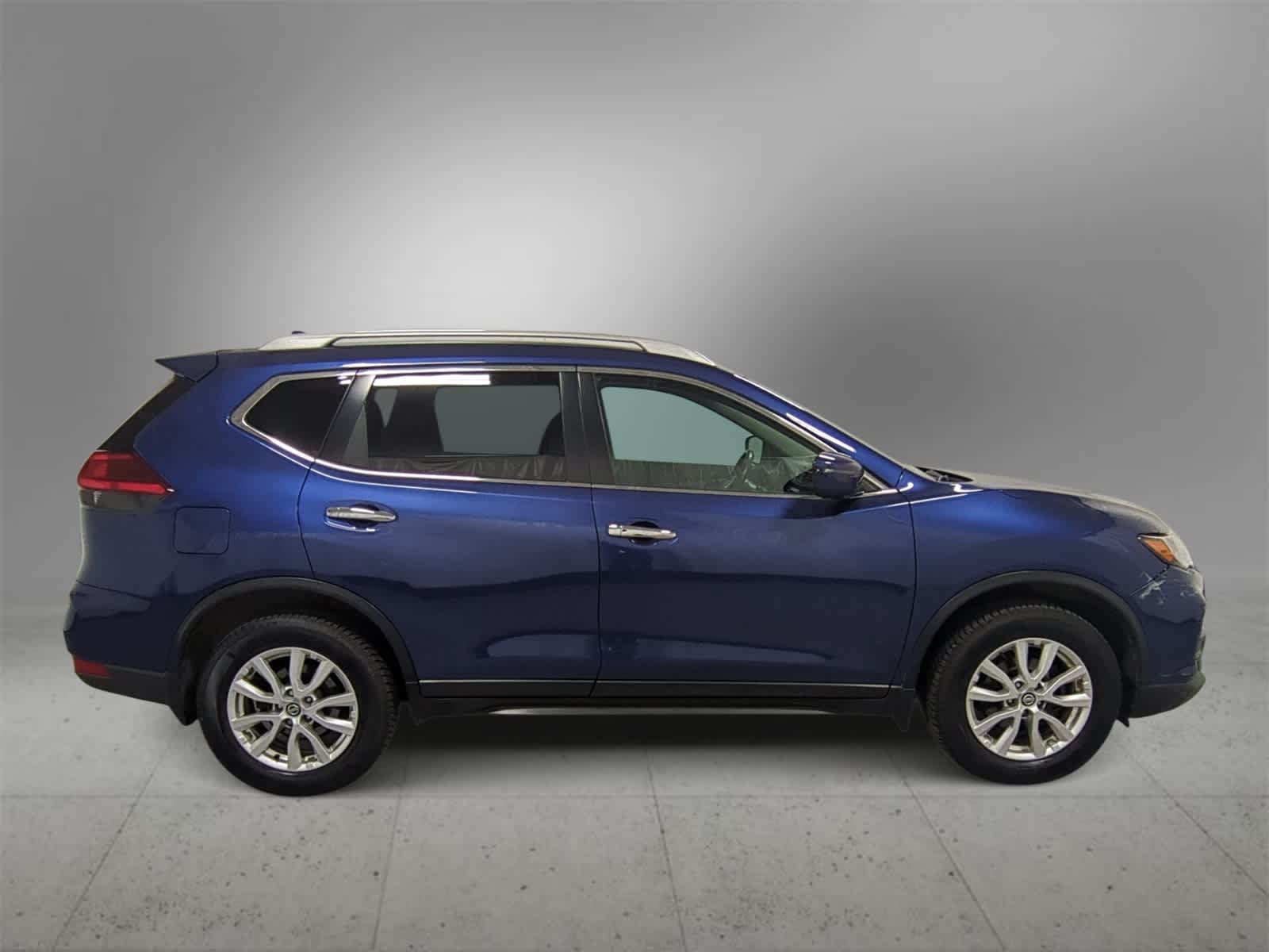 Thumbnail: 2017 Nissan Rogue - 9