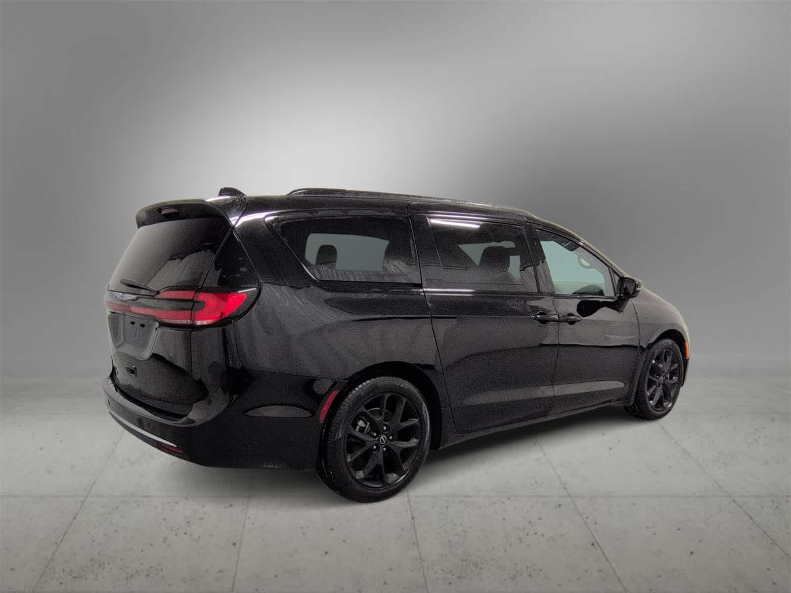 Thumbnail: 2025 Chrysler Pacifica - 8