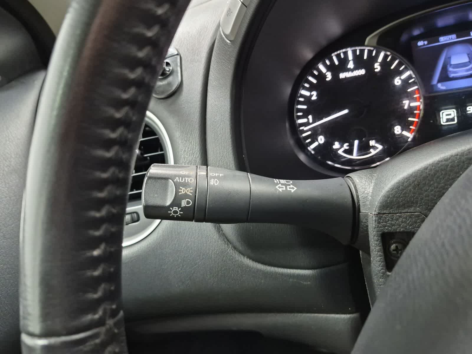 Thumbnail: 2015 Nissan Pathfinder - 33