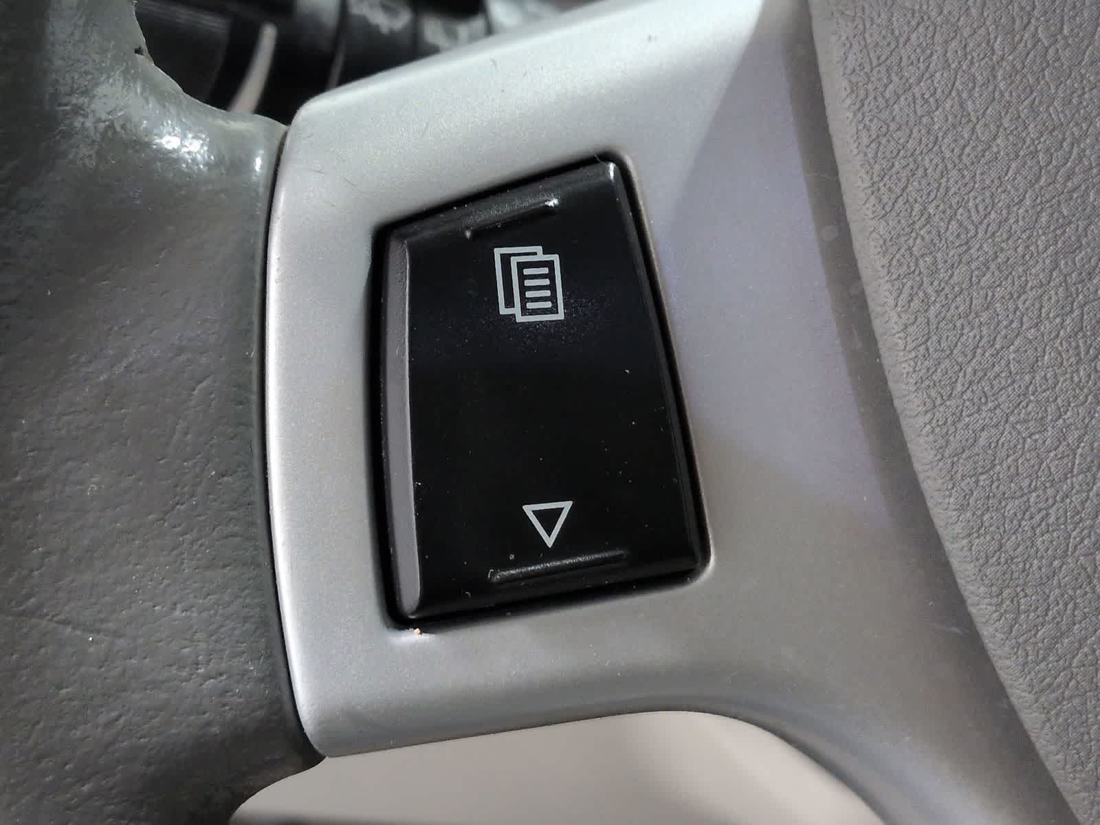 Thumbnail: 2009 Chrysler Town & Country - 23