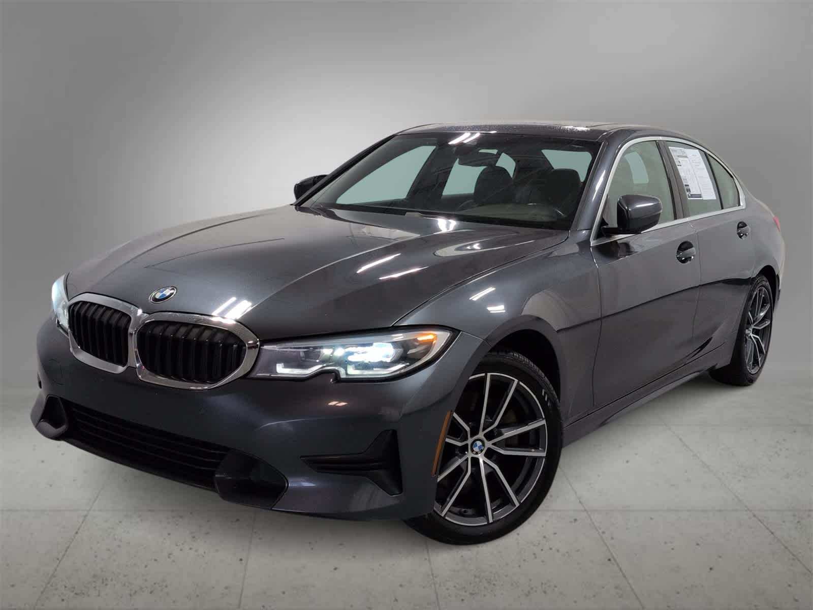 2020 BMW 3 Series 330i's photo