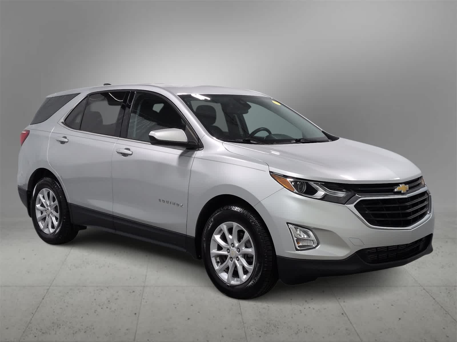 2020 Chevrolet Equinox LT photo 2