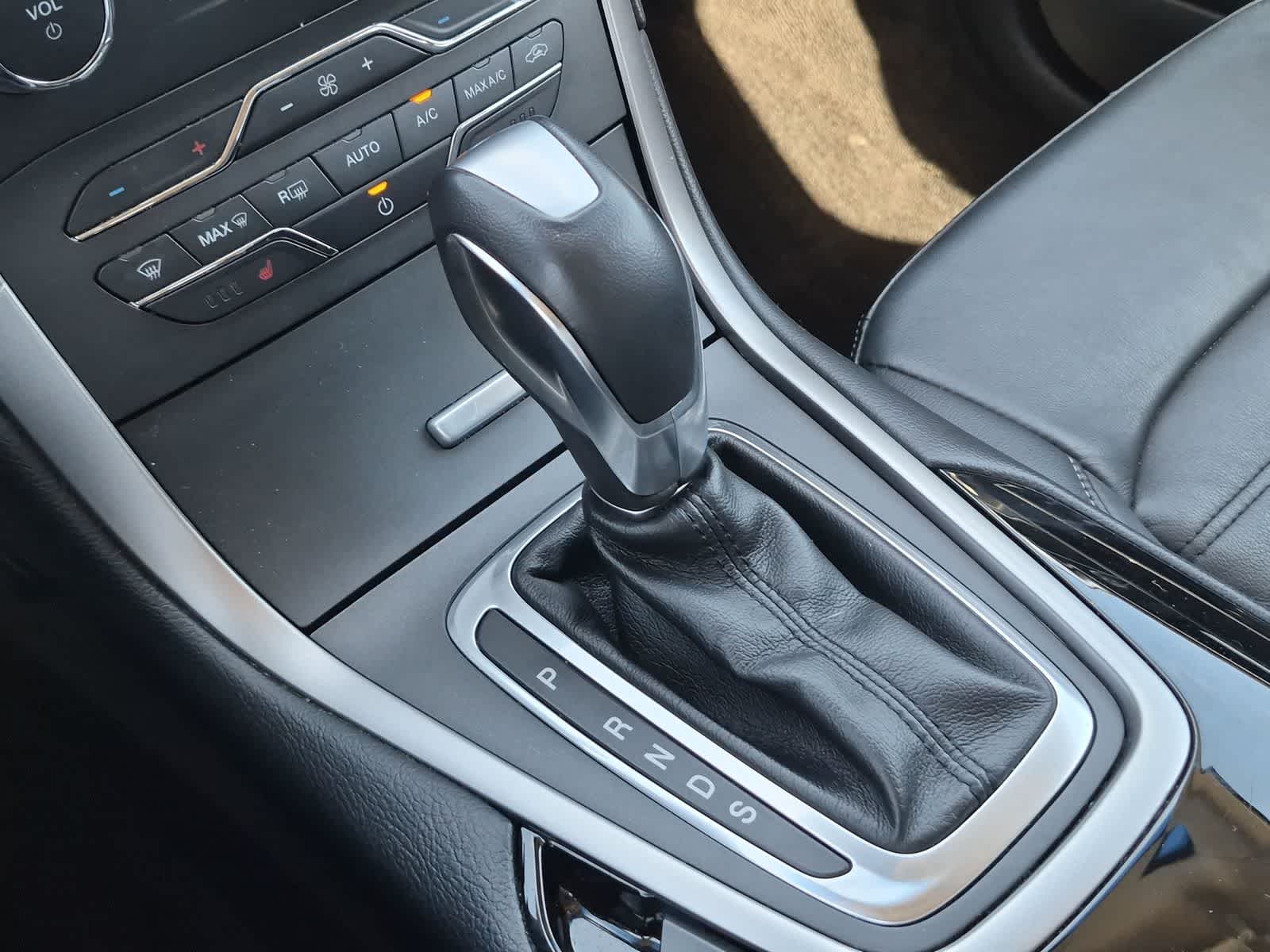 Thumbnail: 2018 Ford Edge - 31