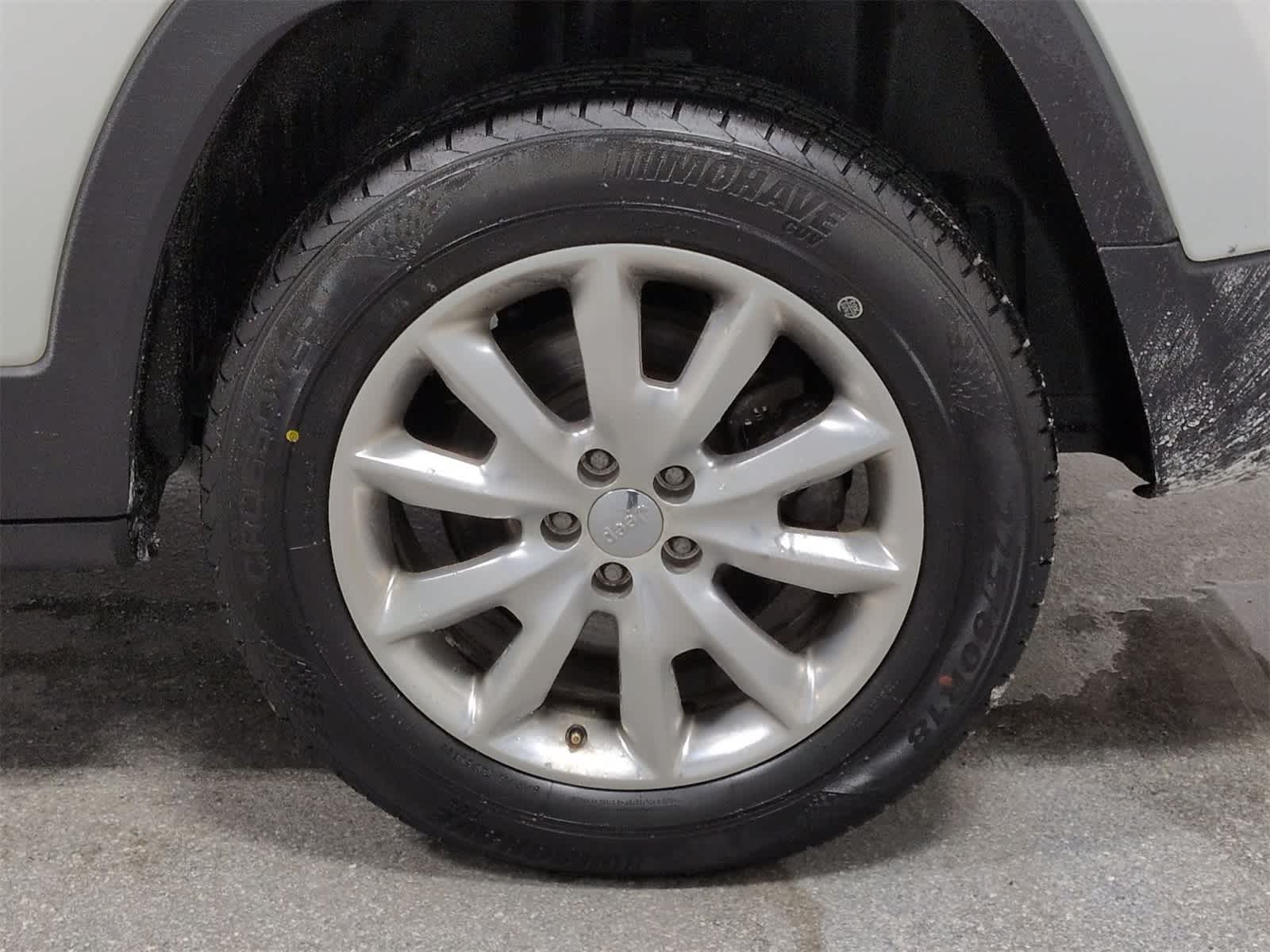 Thumbnail: 2016 Jeep Cherokee - 14