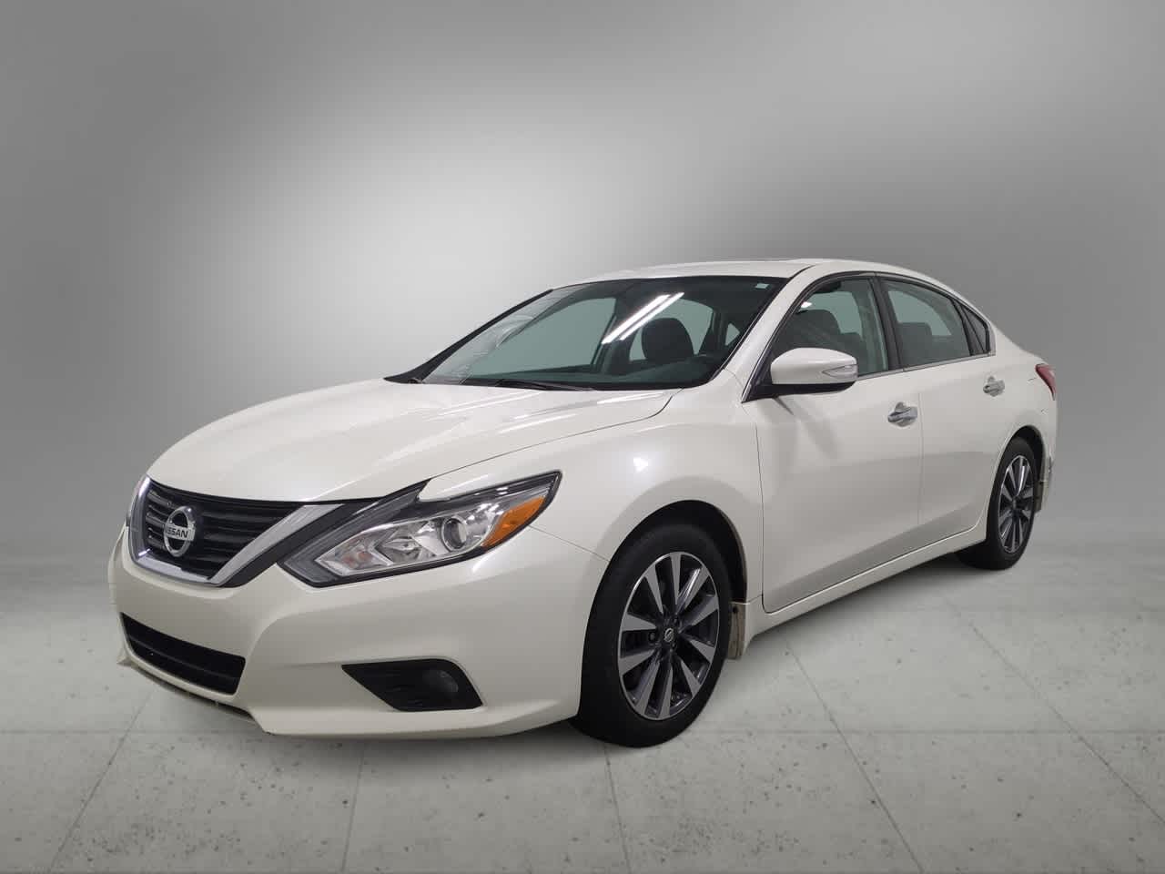 Thumbnail: 2016 Nissan Altima - 4