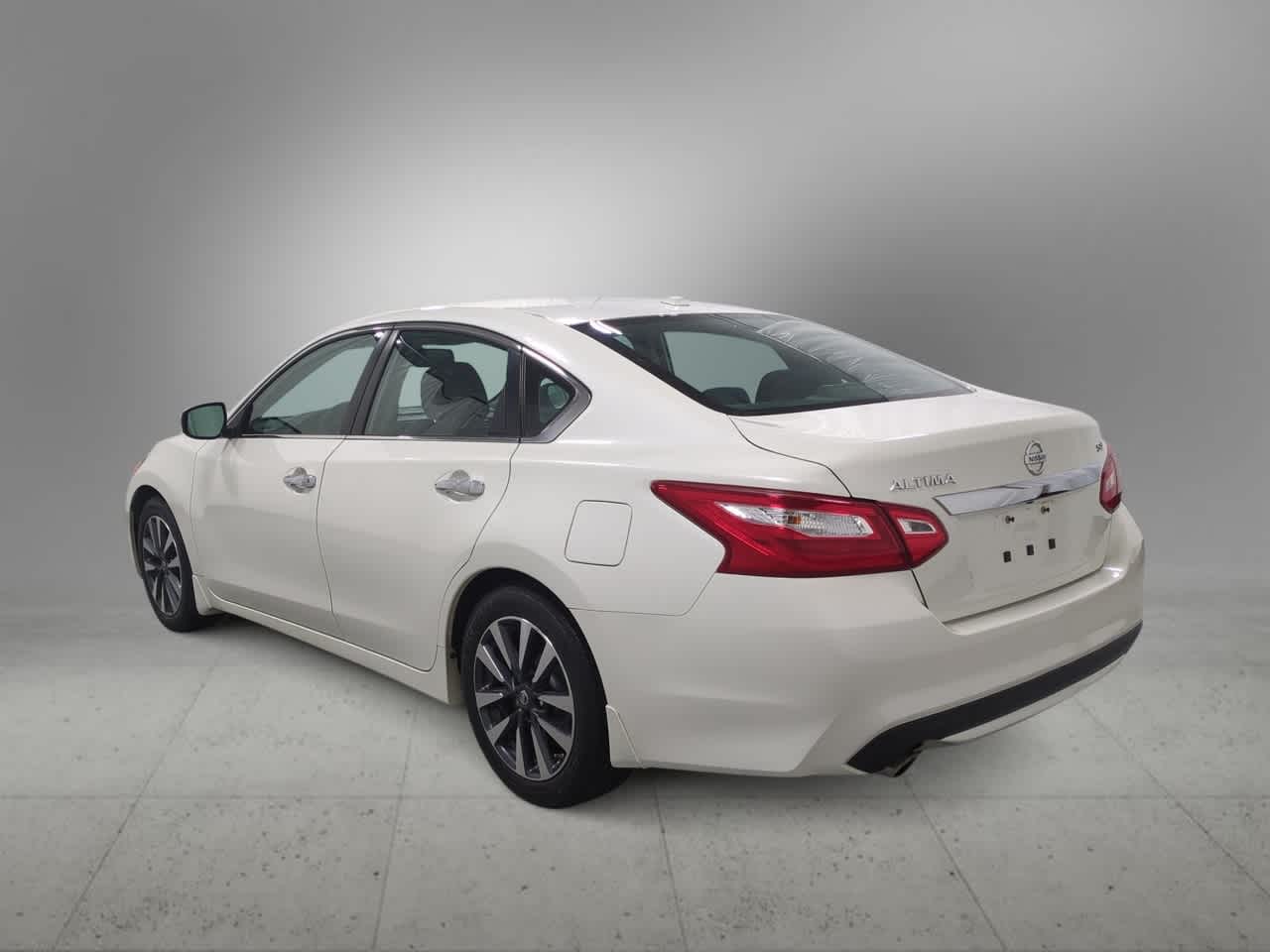Thumbnail: 2016 Nissan Altima - 6