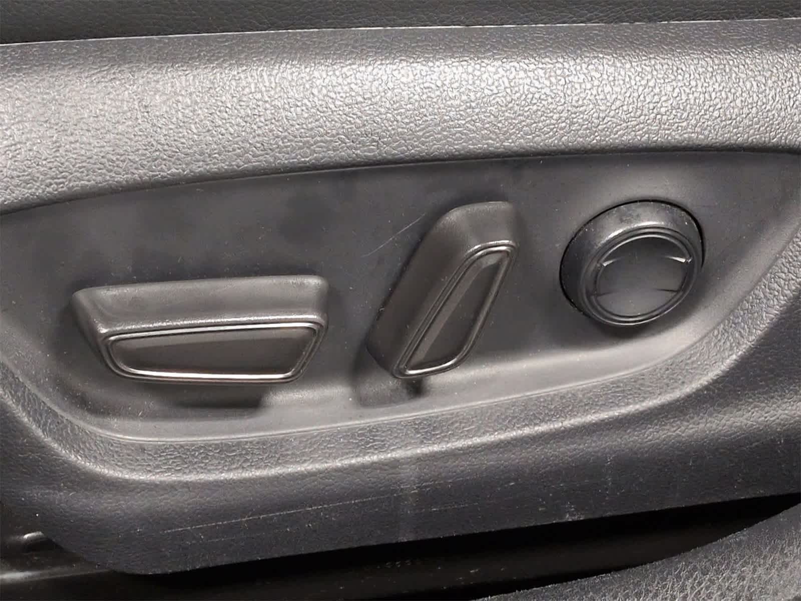 Thumbnail: 2019 Toyota Camry - 18