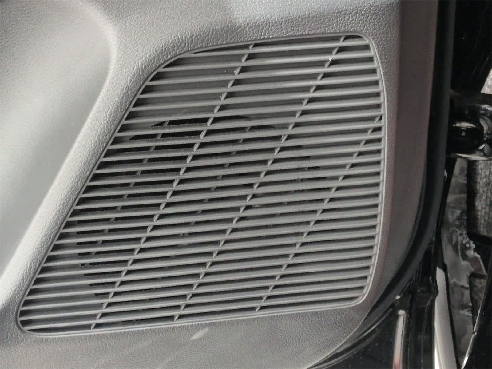 Thumbnail: 2025 Nissan Kicks - 30