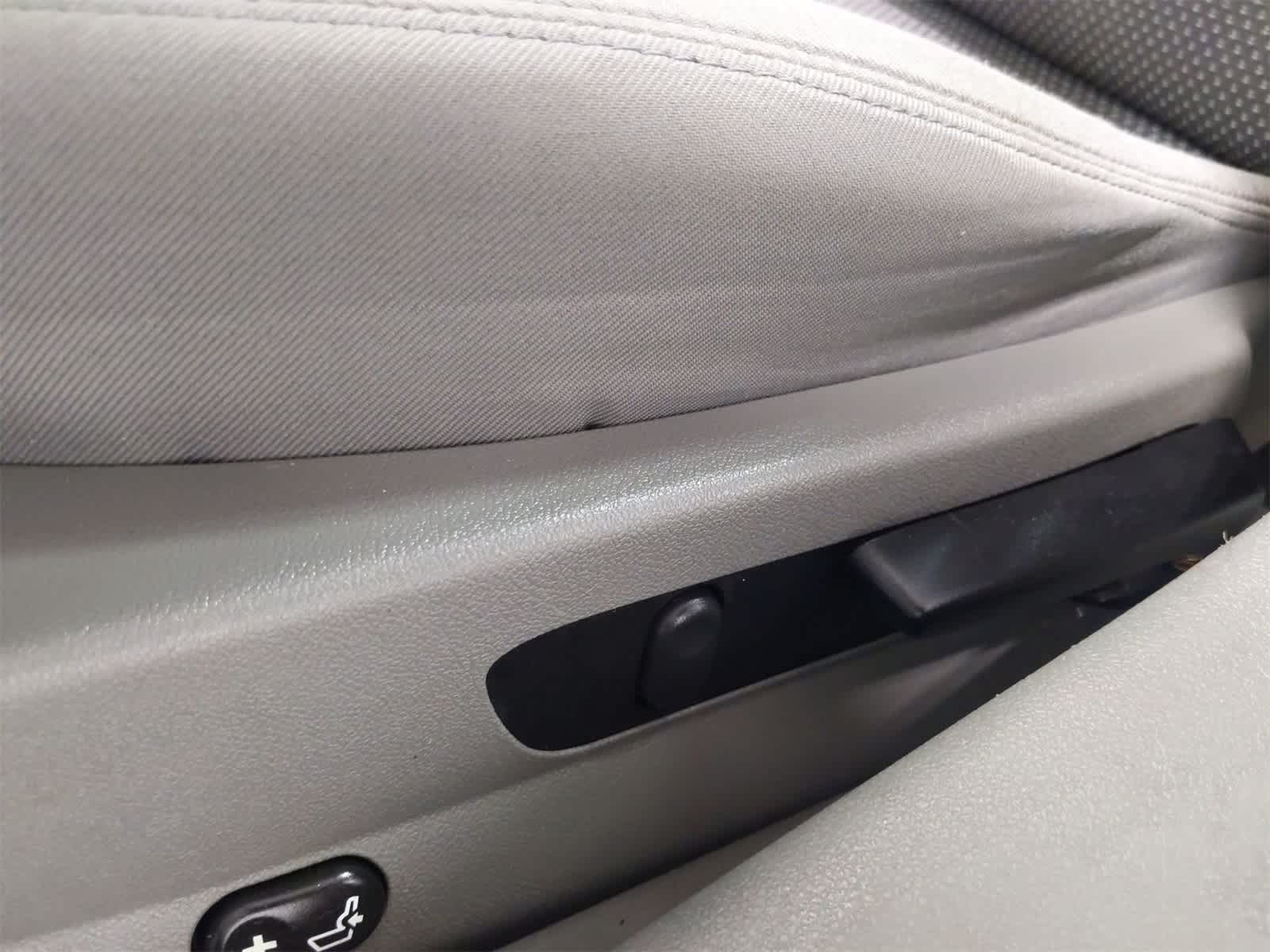Thumbnail: 2011 Chevrolet Malibu - 16