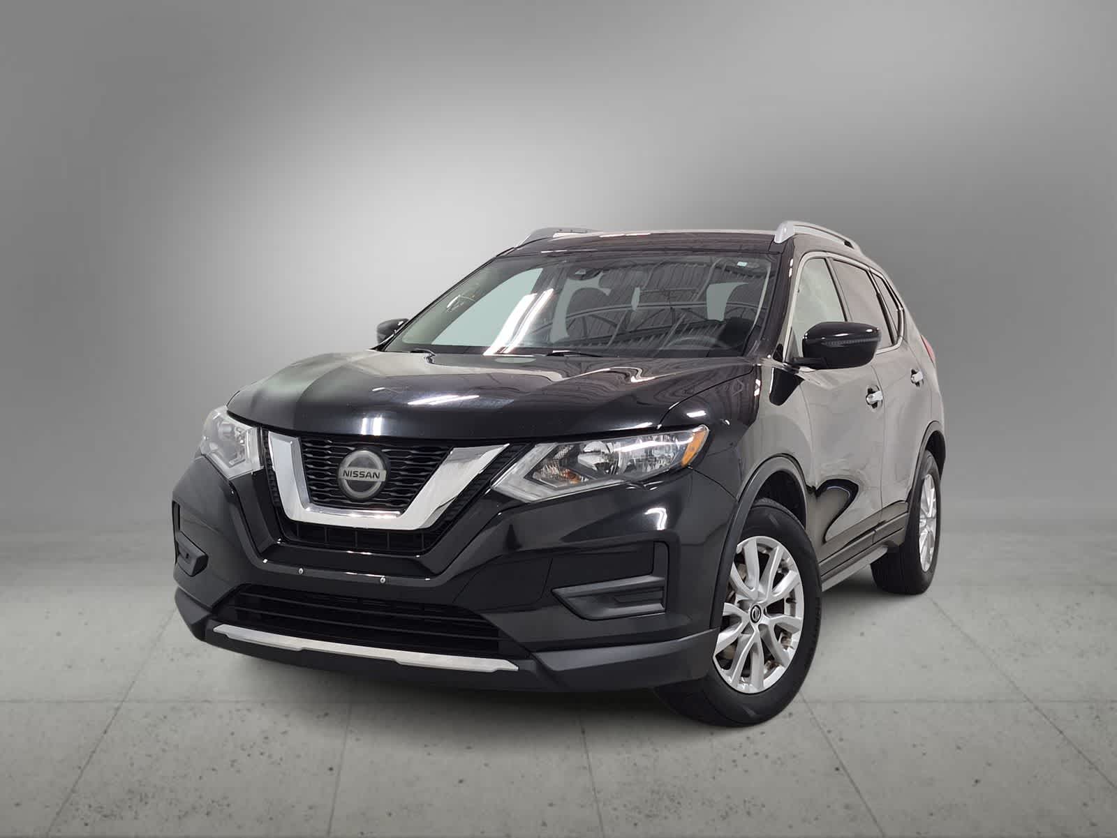 Used 2019 Nissan Rogue SV with VIN 5N1AT2MT5KC830496 for sale in Farmington, MI