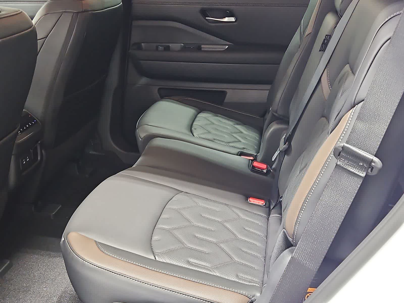 Thumbnail: 2026 Nissan Pathfinder - 19