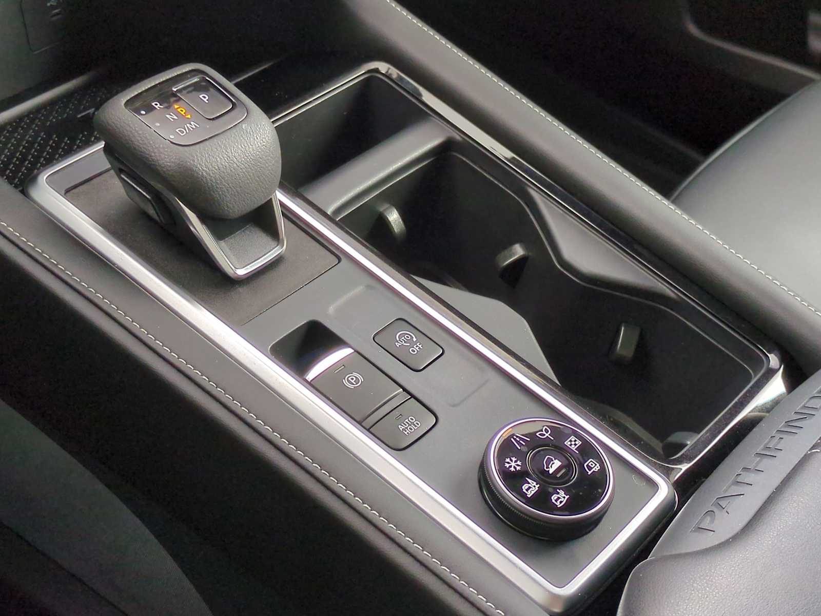 Thumbnail: 2024 Nissan Pathfinder - 32