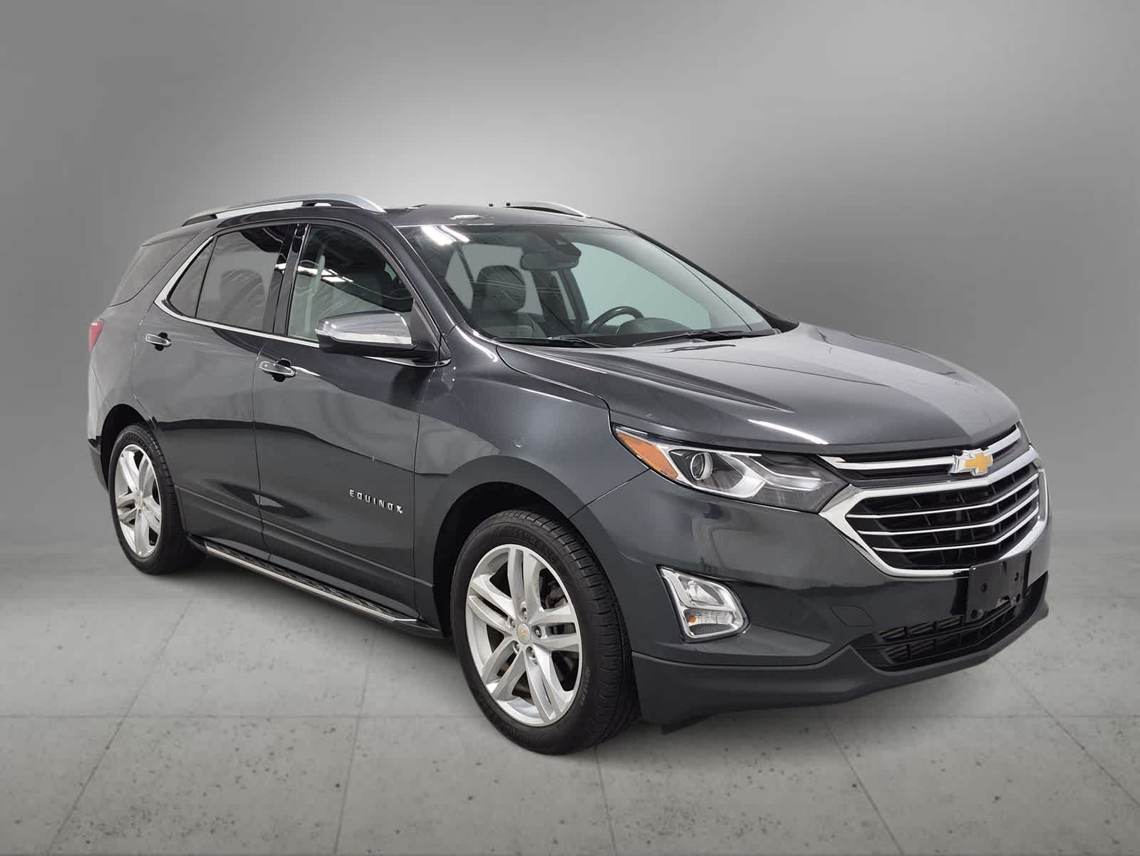 Used 2018 Chevrolet Equinox Premier with VIN 2GNAXWEX9J6293812 for sale in Farmington, MI
