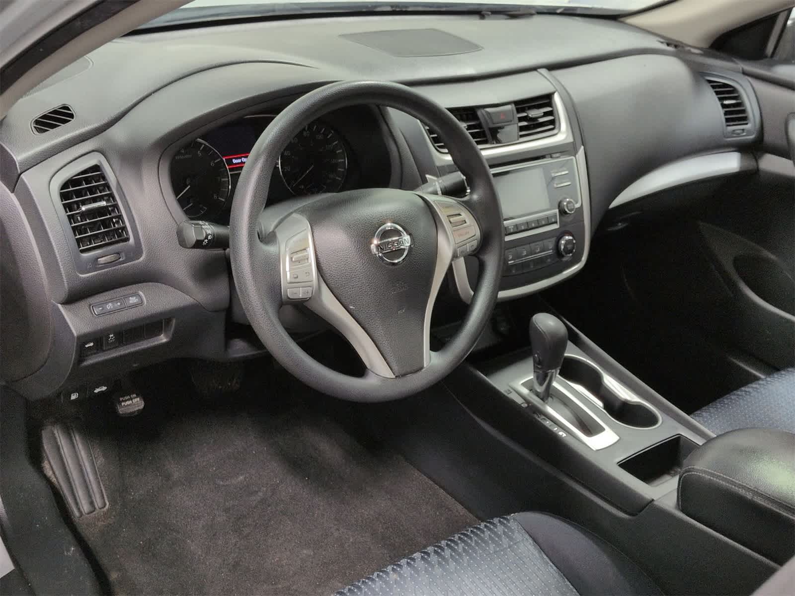 Thumbnail: 2017 Nissan Altima - 10