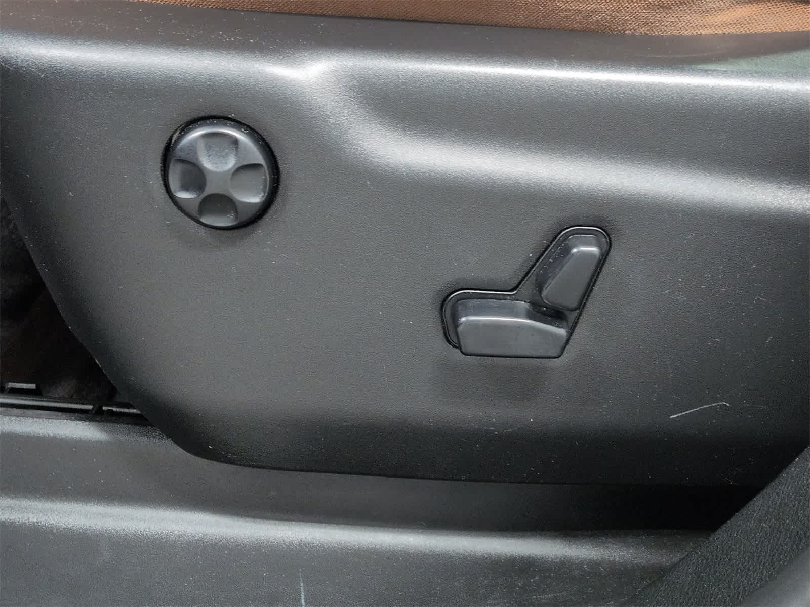 Thumbnail: 2017 Jeep Grand Cherokee - 18