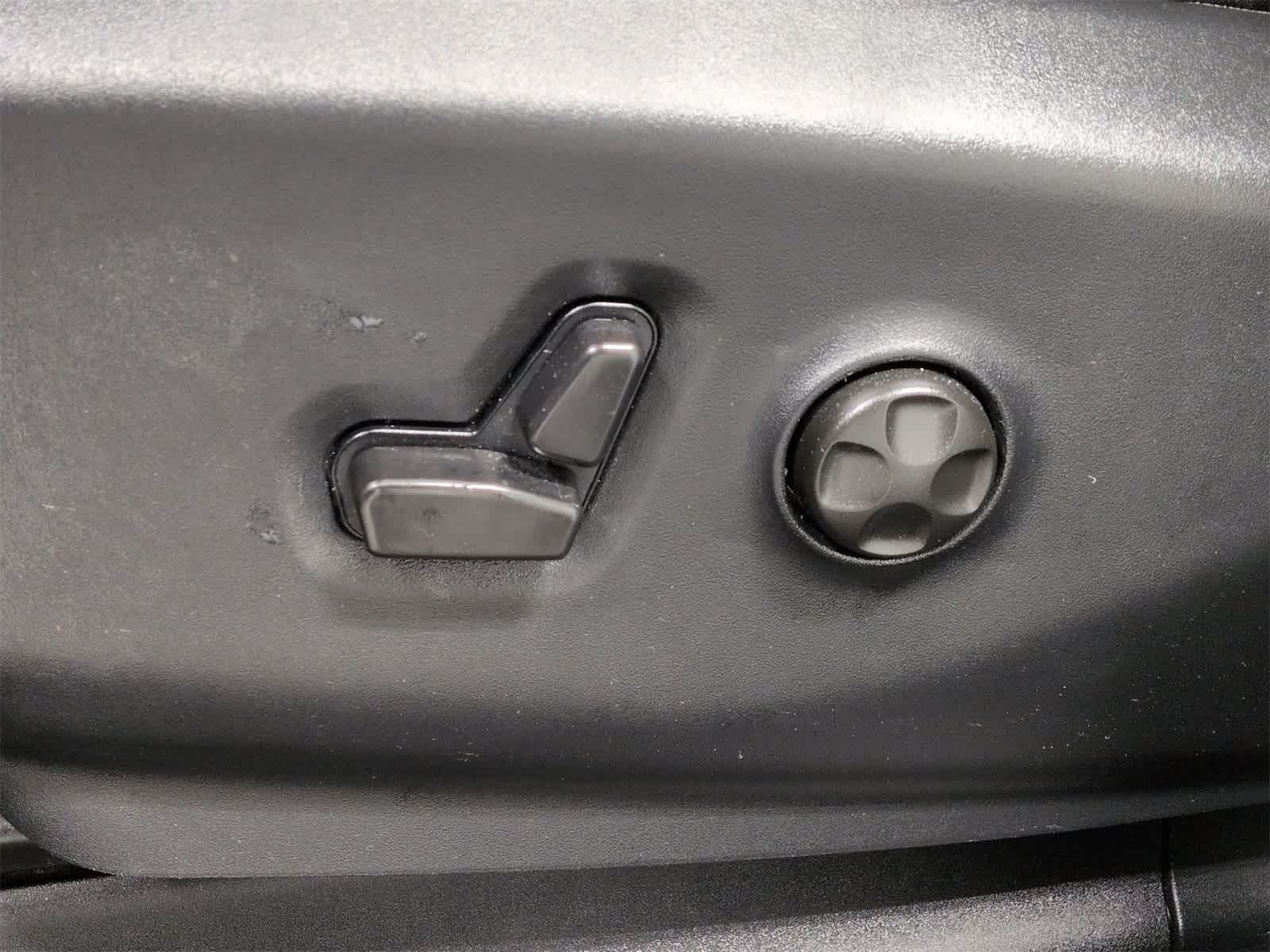 Thumbnail: 2025 Chrysler Pacifica - 18