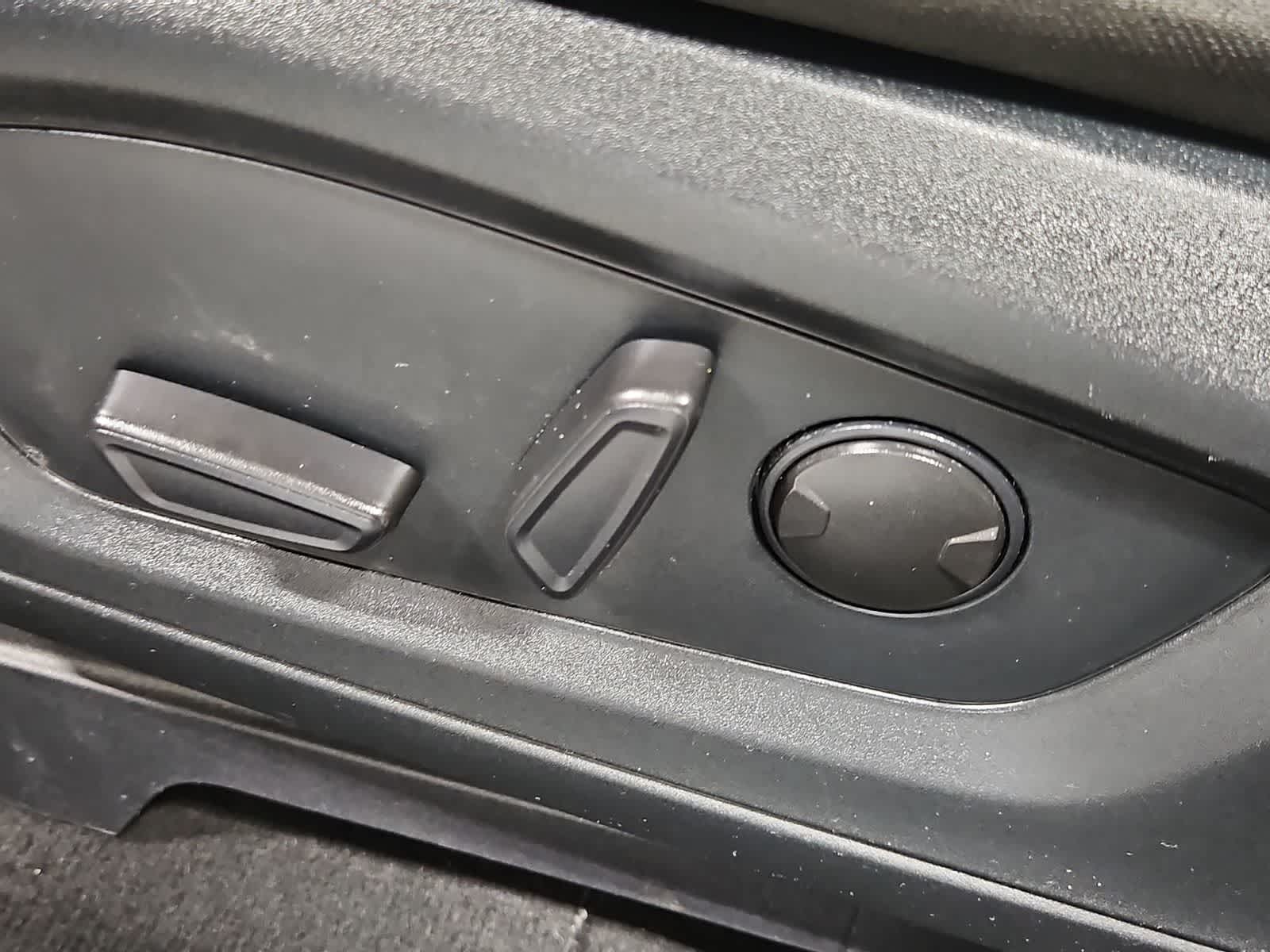 Thumbnail: 2022 Ford Explorer - 17